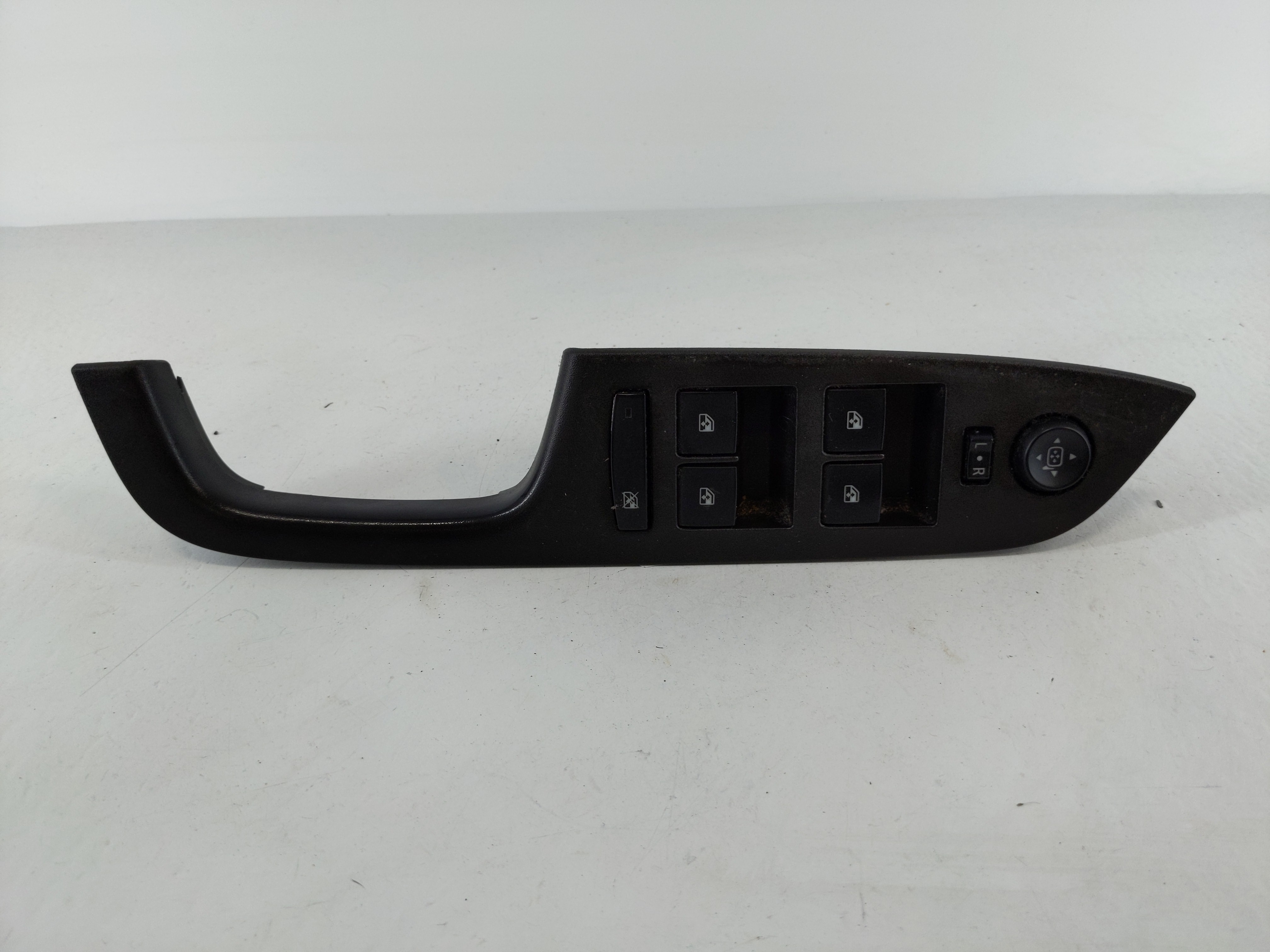 2010-2017 Chevrolet Equinox Driver Left Door Master Power Window Switch 1107755 - Oemusedautoparts1.com