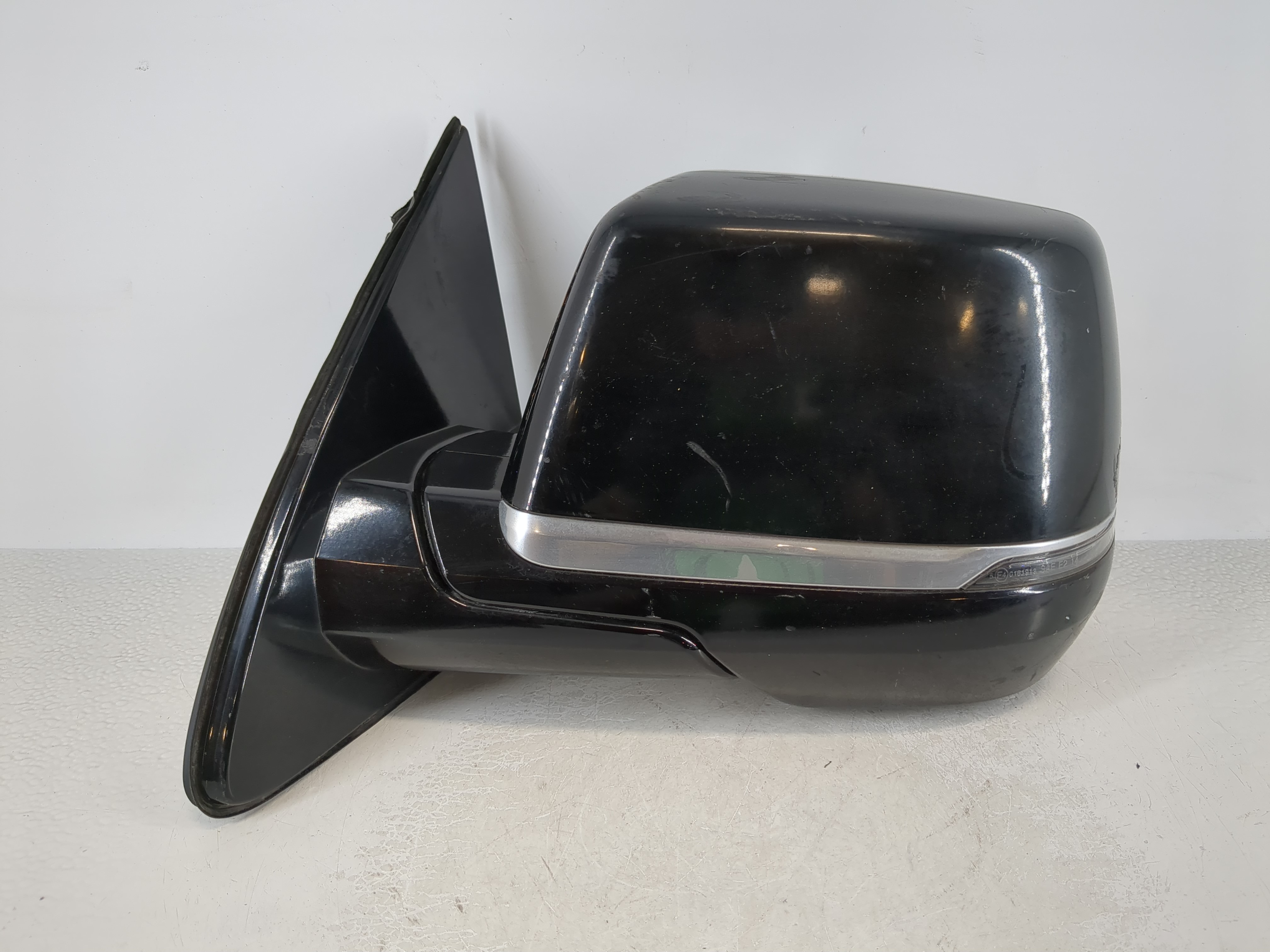 2017-2018 Cadillac Escalade Driver Left Side View Power Door Mirror 1107835 - Oemusedautoparts1.com