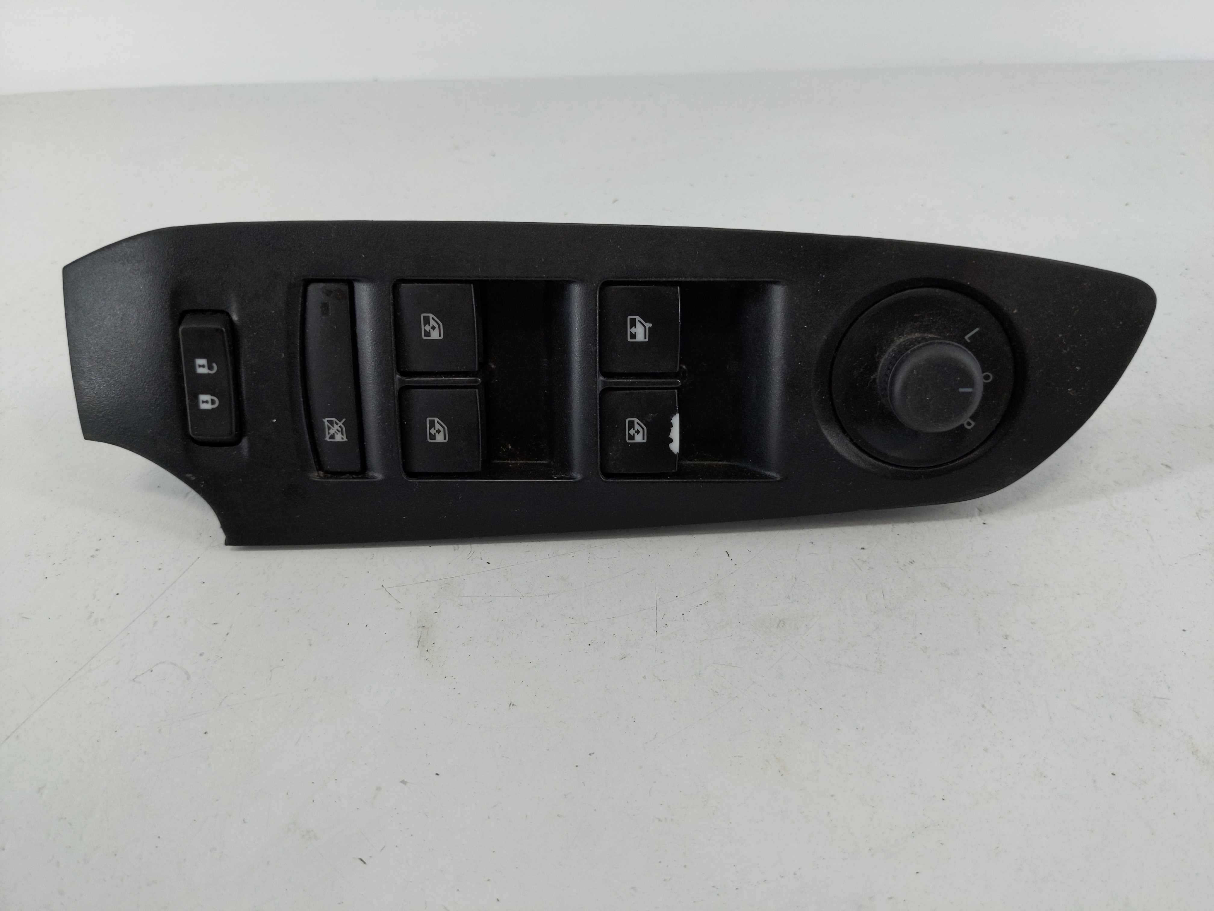 2017-2021 Chevrolet Trax Driver Left Door Master Power Window Switch 1107887 - Oemusedautoparts1.com