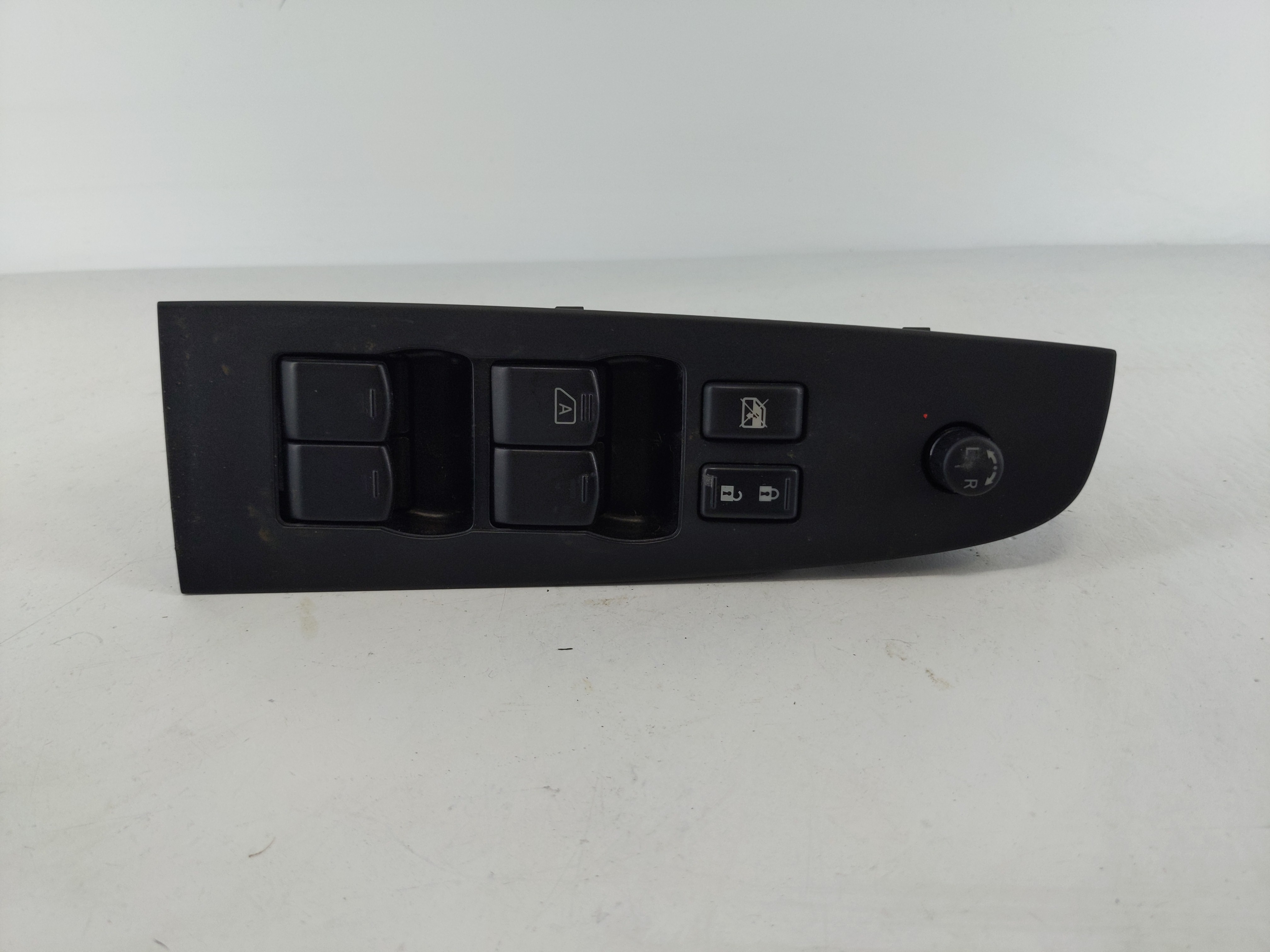 Picture of 2007-2012 Nissan Altima Driver Left Door Master Power Window Switch 1108087