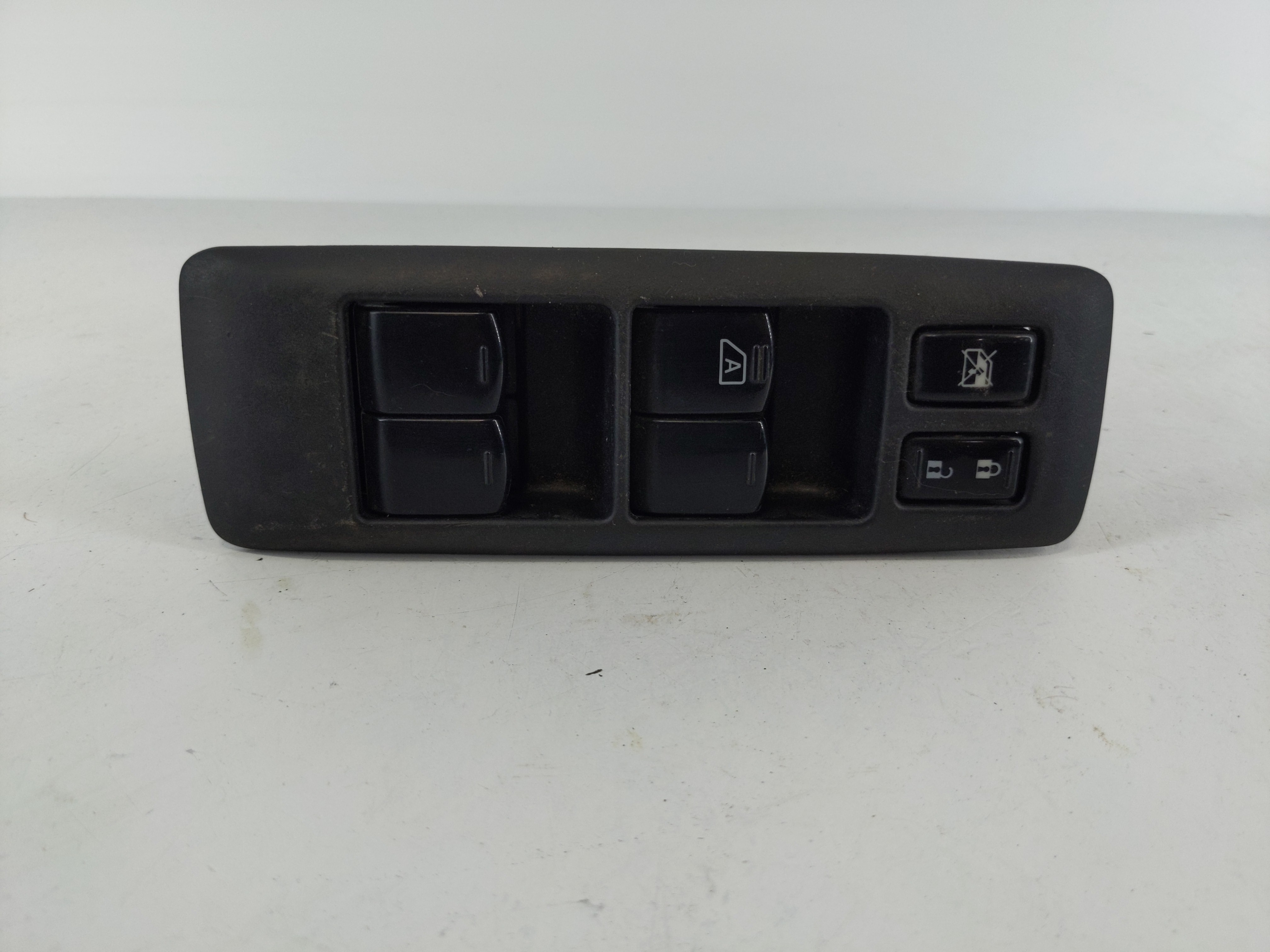 Picture of 2011-2015 Nissan Rogue Driver Left Door Master Power Window Switch 1108092