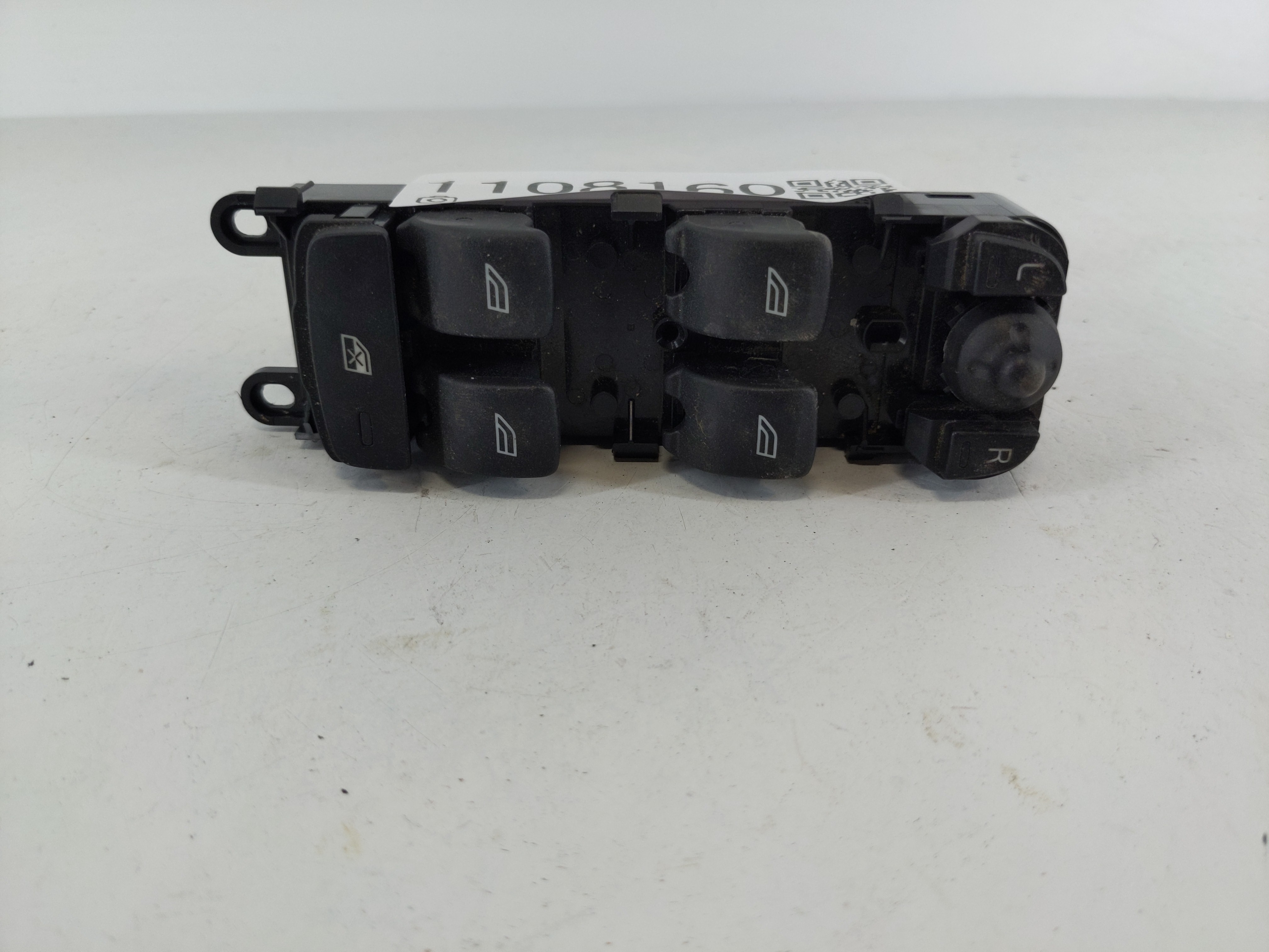 2010 Land Rover Range Rover Sport Driver Left Door Master Power Window Switch 1108160 - Oemusedautoparts1.com