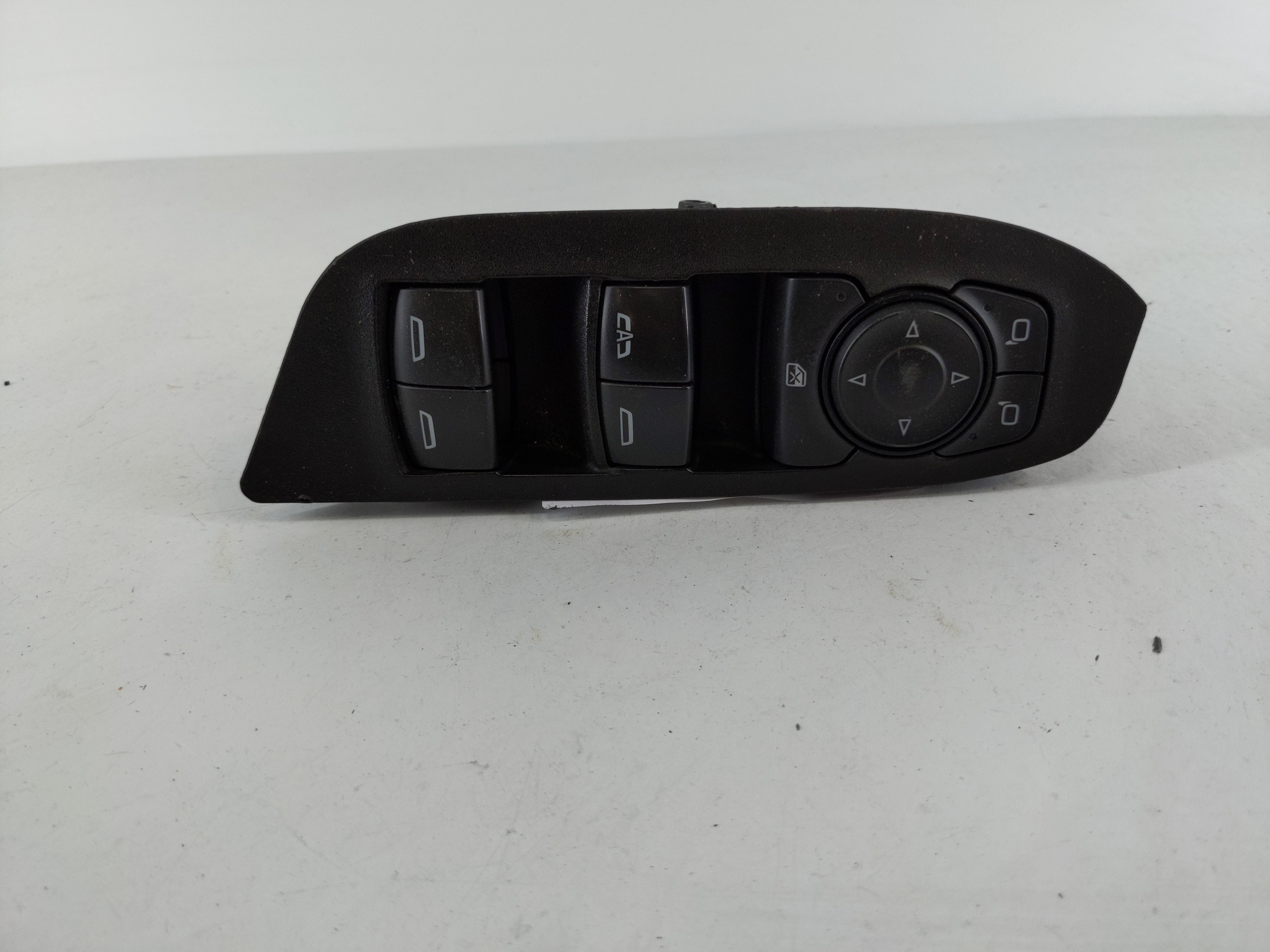 2018-2022 Chevrolet Equinox Driver Left Door Master Power Window Switch 1108229 - Oemusedautoparts1.com