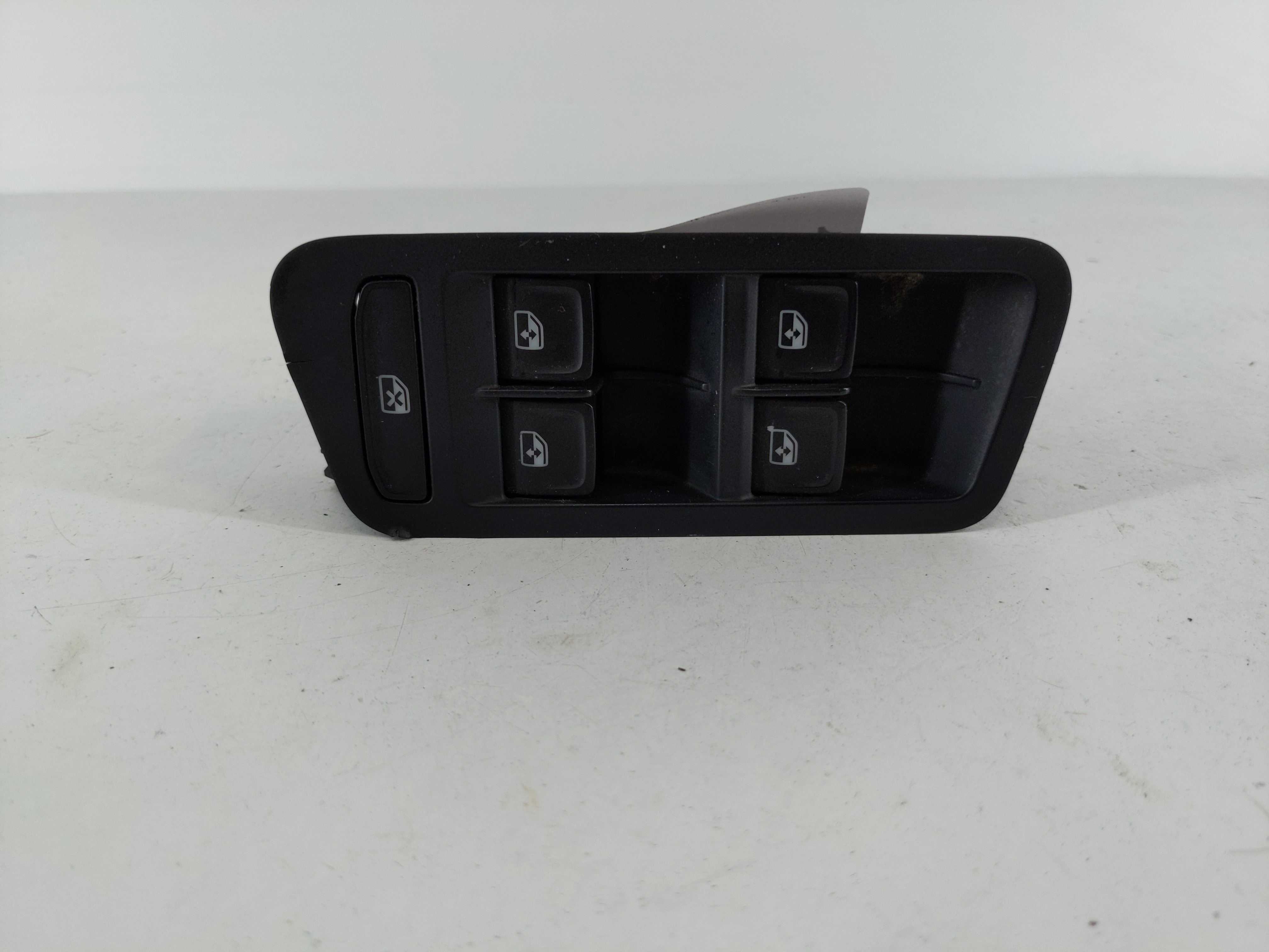 2015-2017 Volkswagen Golf Driver Left Door Master Power Window Switch 1108240 - Oemusedautoparts1.com
