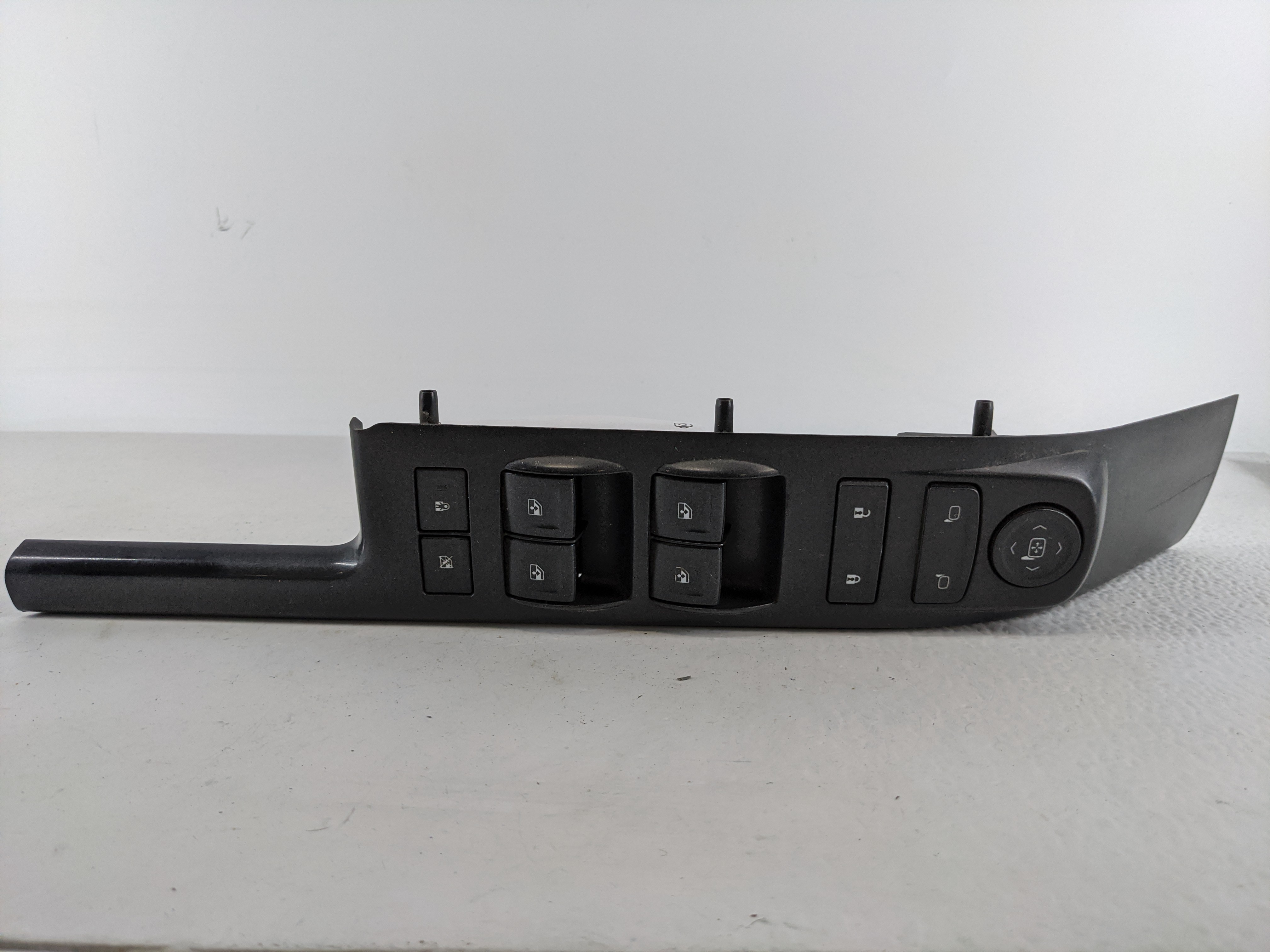 2014 Chevrolet Silverado 1500 Driver Left Door Master Power Window Switch 1108264 - Oemusedautoparts1.com