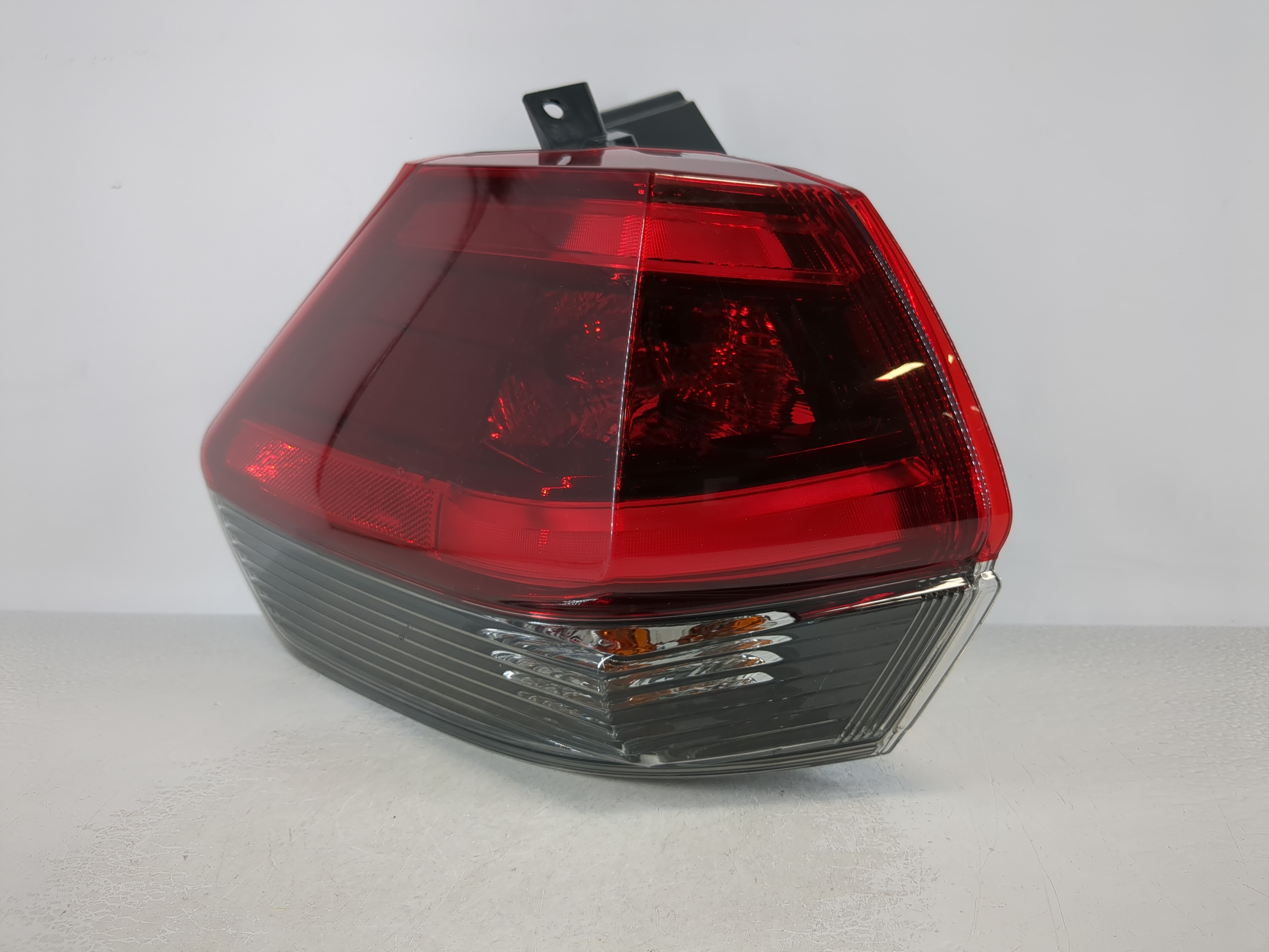 Picture of 2017-2020 Nissan Rogue Driver Left Side Tail Light Taillight Oem 1108330