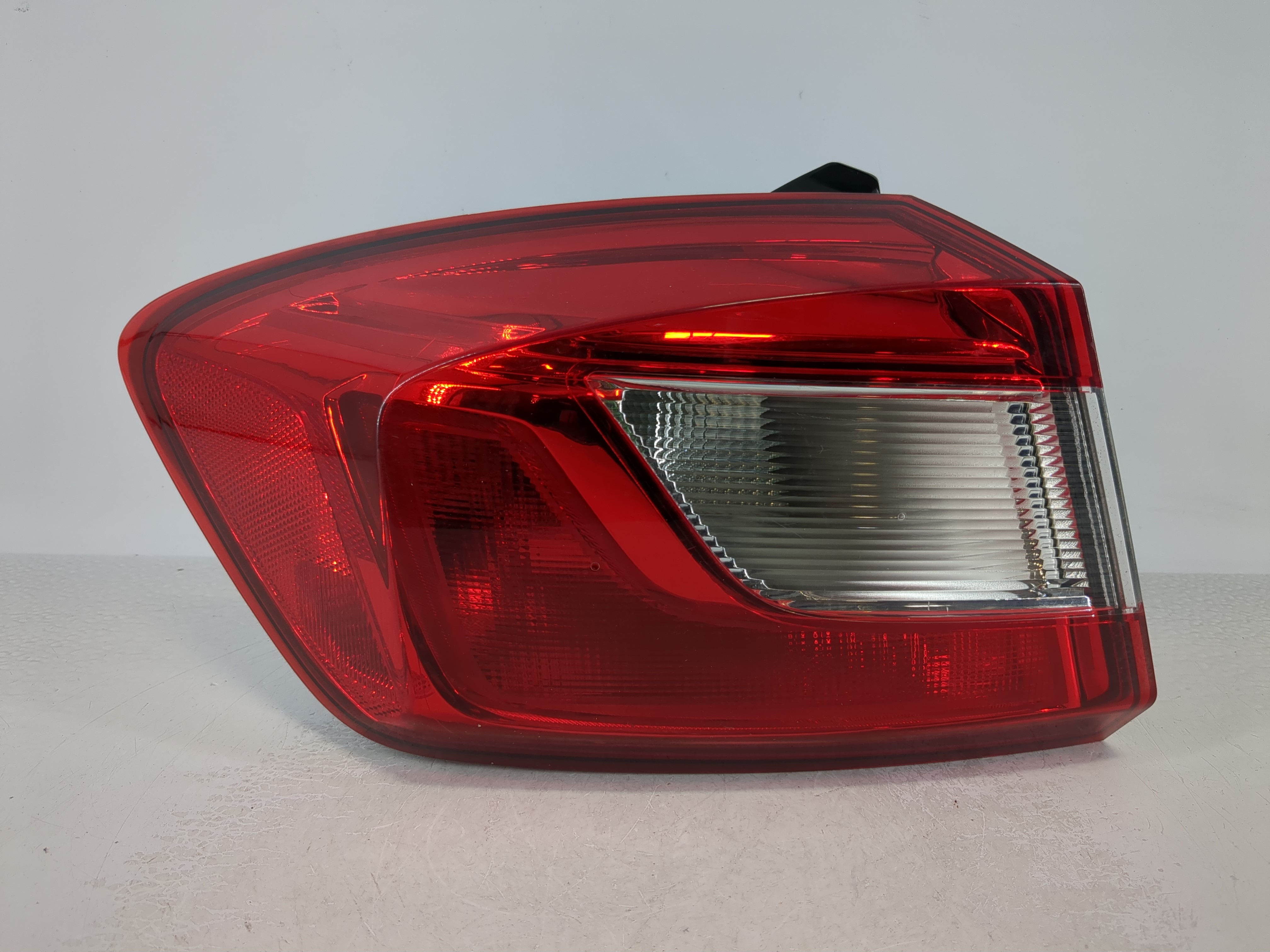 2017-2017 Chevrolet Cruze Driver Left Side Tail Light Taillight Oem 1108337 - Oemusedautoparts1.com