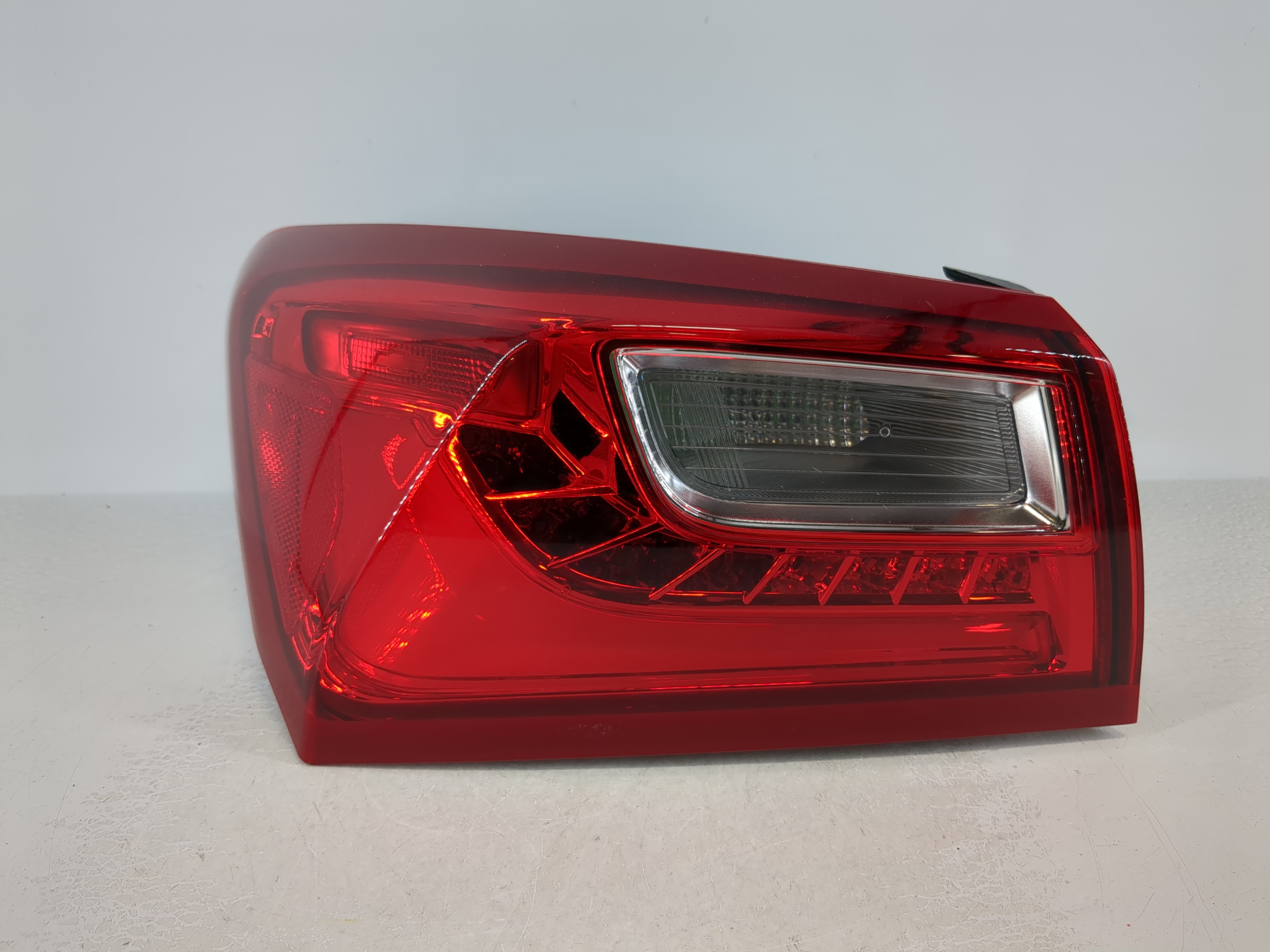 Picture of 2016-2018 Chevrolet Malibu Driver Left Side Tail Light Taillight Oem 1108341