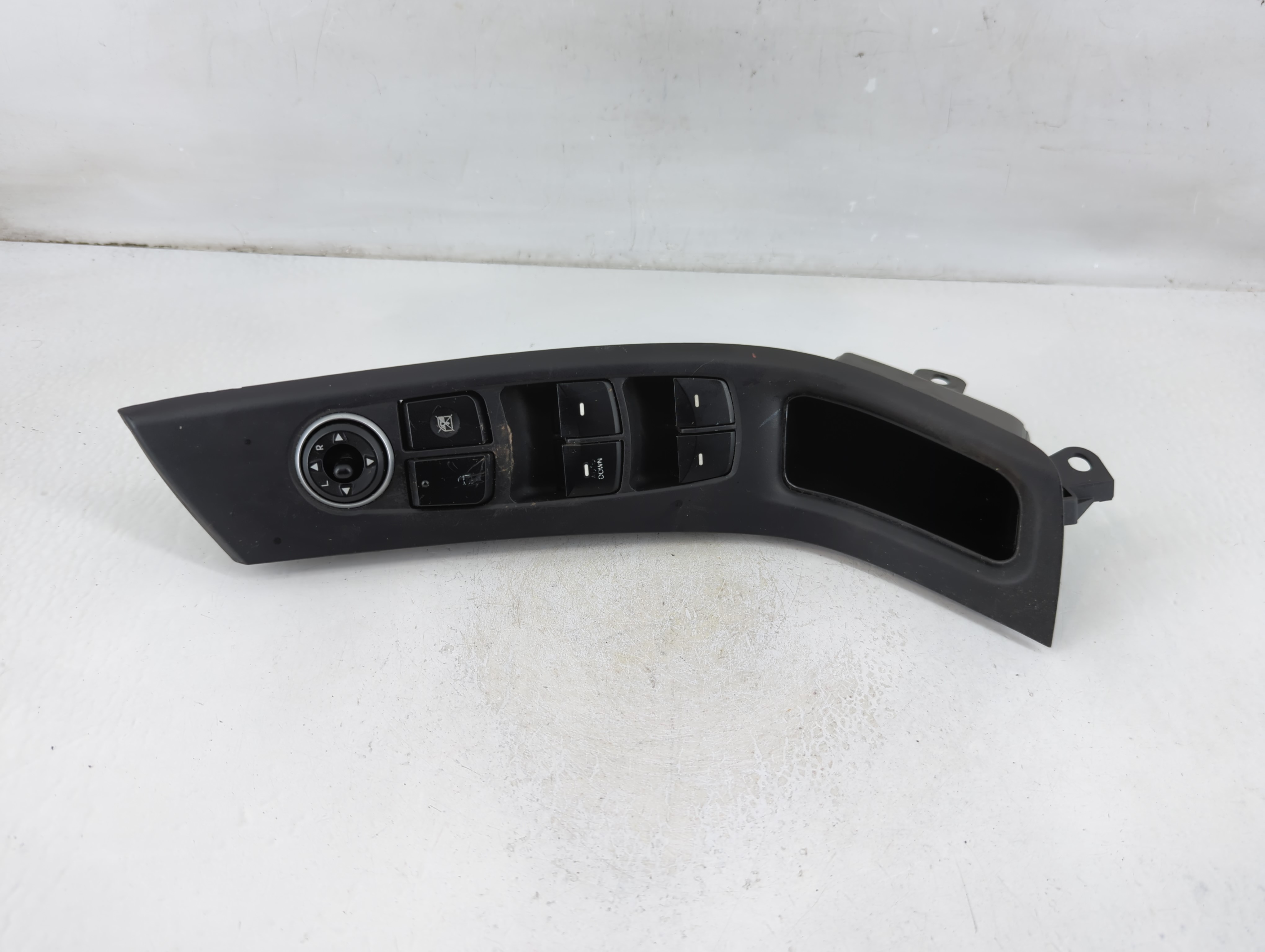 2014-2016 Hyundai Elantra Driver Left Door Master Power Window Switch 1108372 - Oemusedautoparts1.com