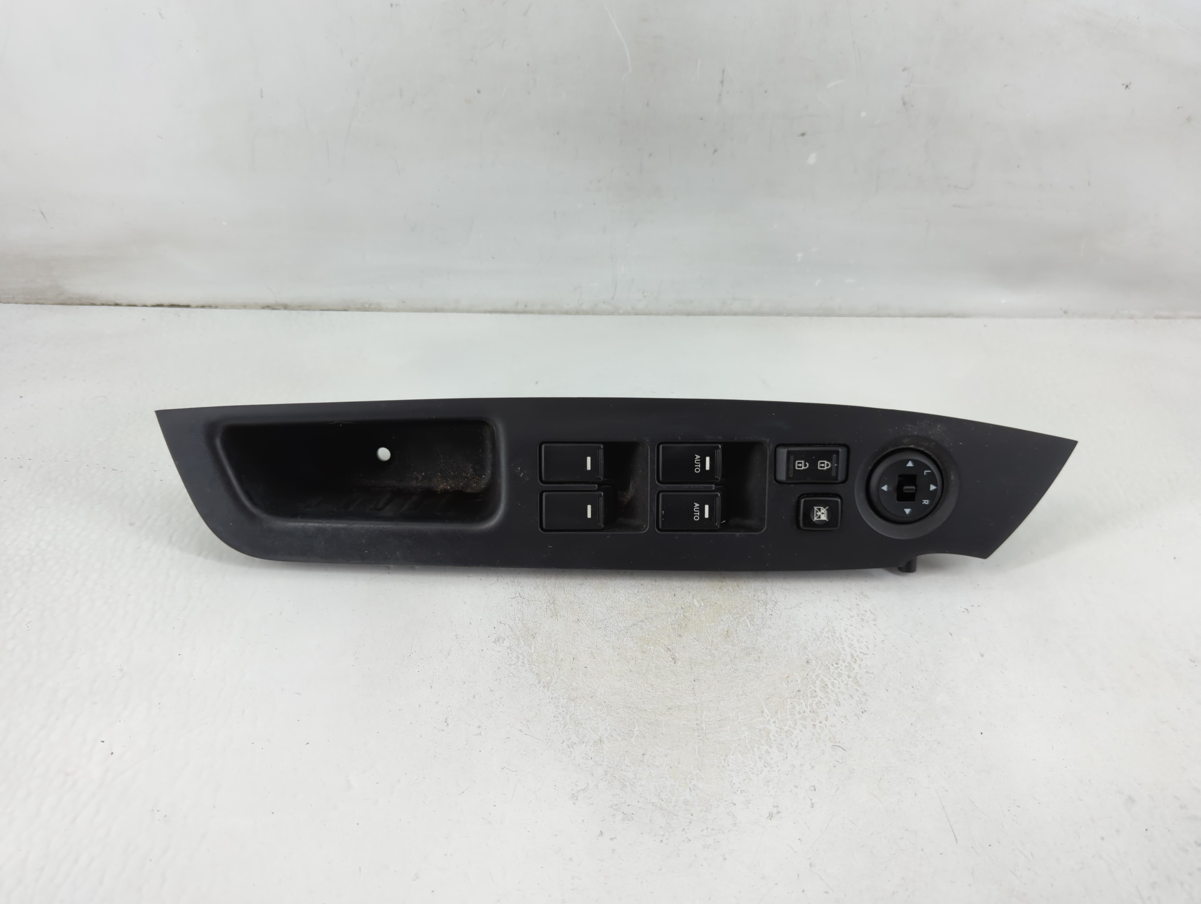 2011-2015 Kia Sorento Driver Left Door Master Power Window Switch 1108413 - Oemusedautoparts1.com
