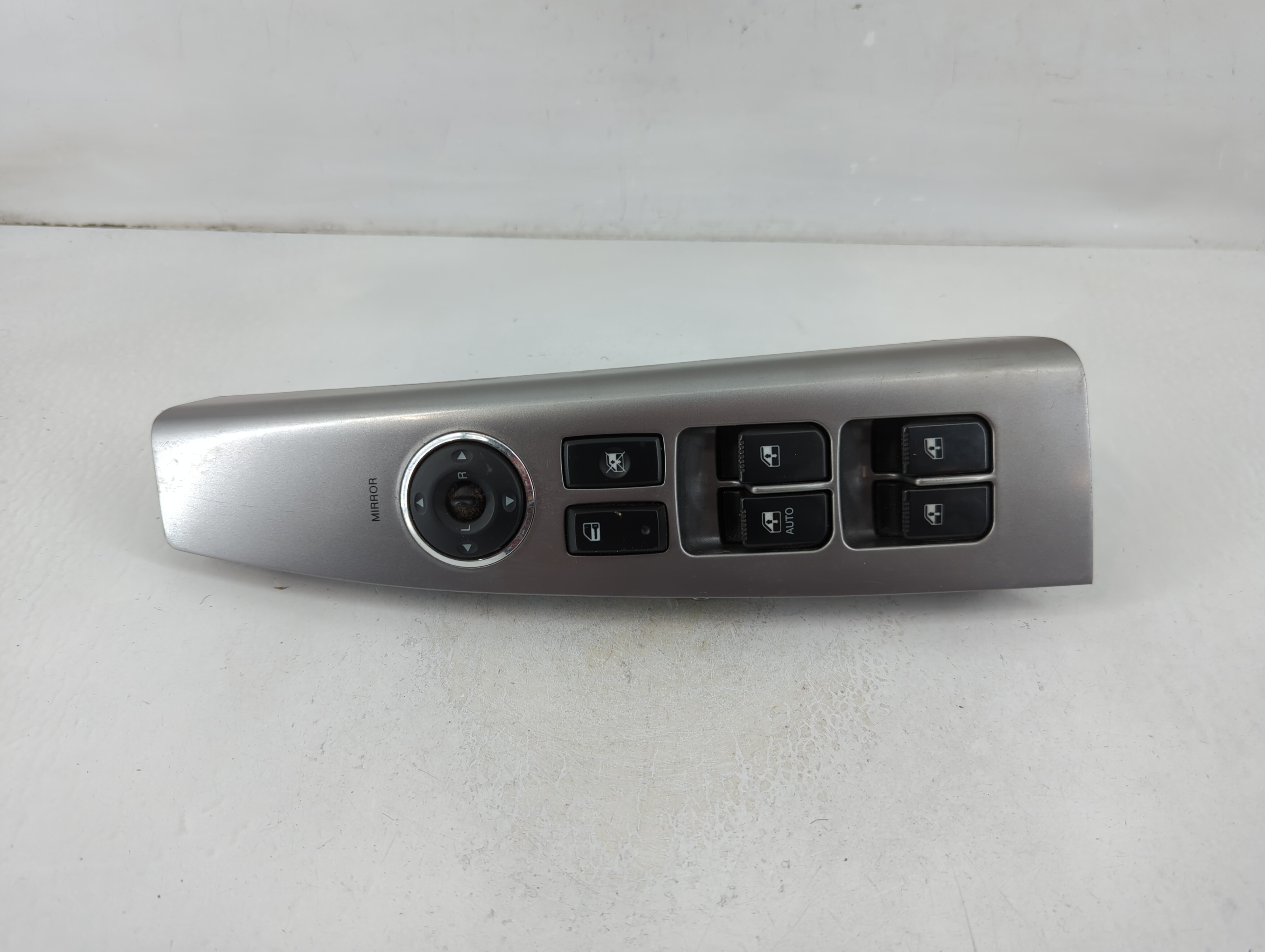 2010-2012 Hyundai Santa Fe Driver Left Door Master Power Window Switch 1108417 - Oemusedautoparts1.com