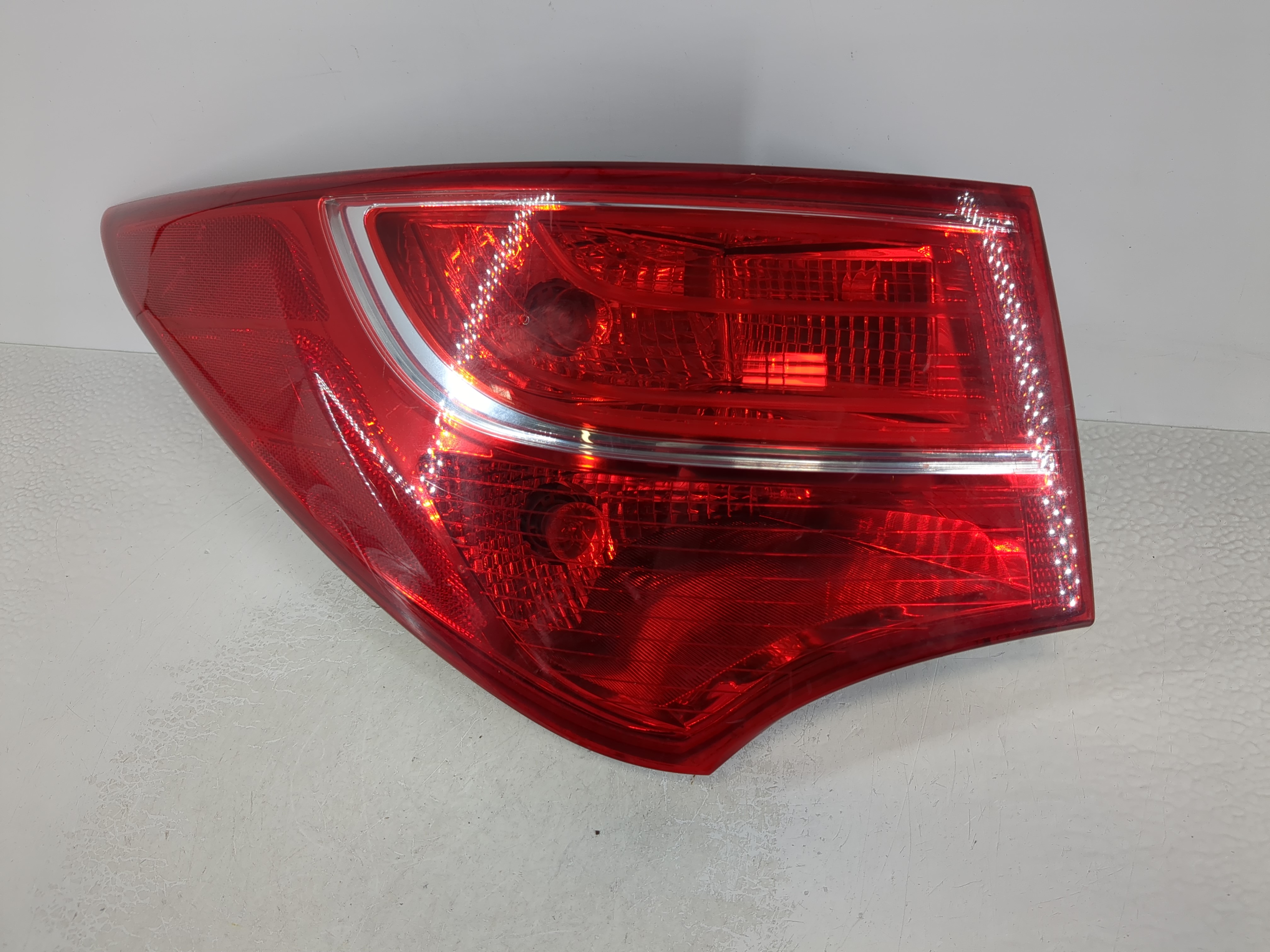 Picture of 2013-2016 Hyundai Santa Fe Driver Left Side Tail Light Taillight Oem 1108428