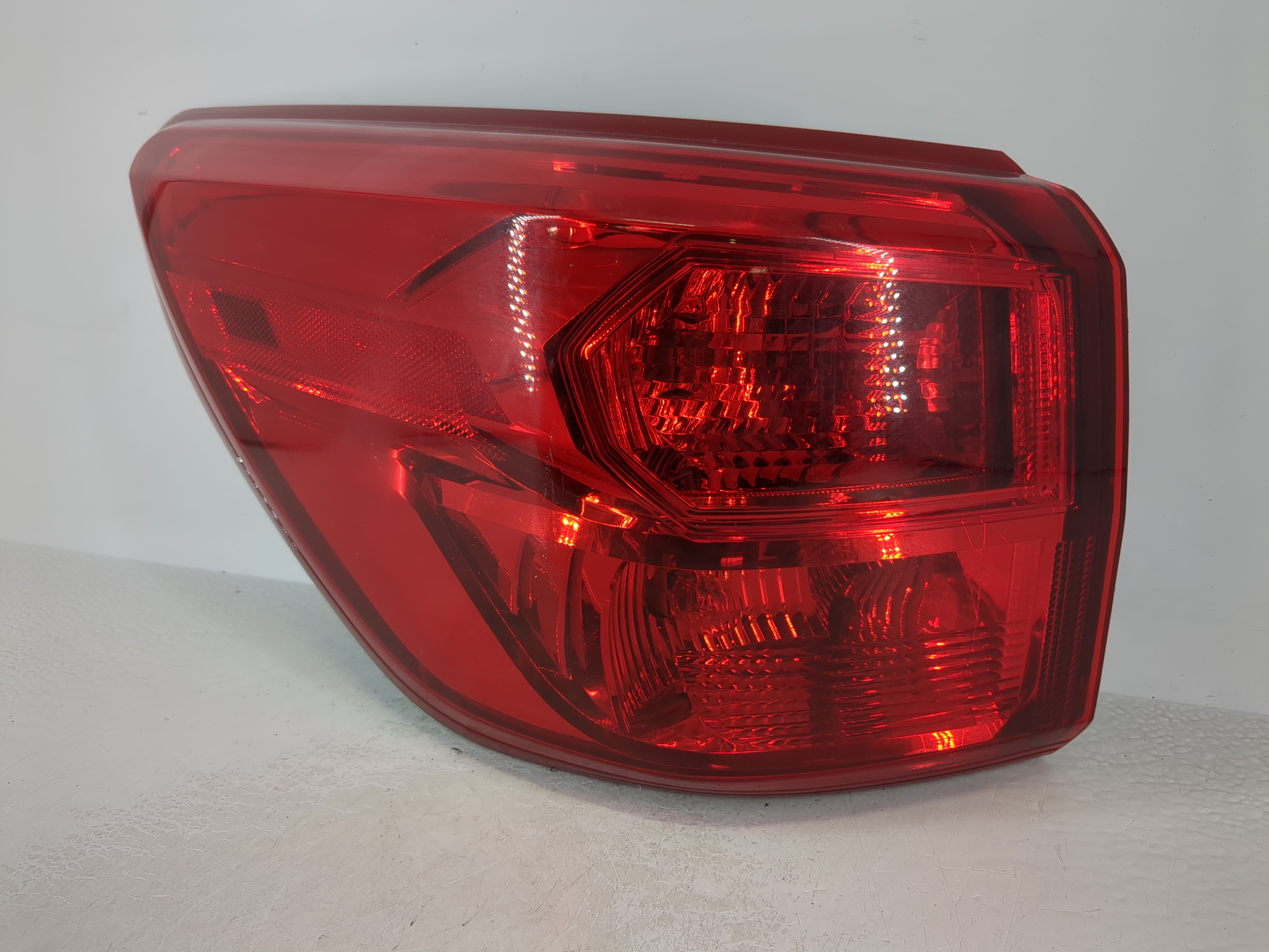 Picture of 2017-2020 Nissan Pathfinder Driver Left Side Tail Light Taillight Oem 1108431