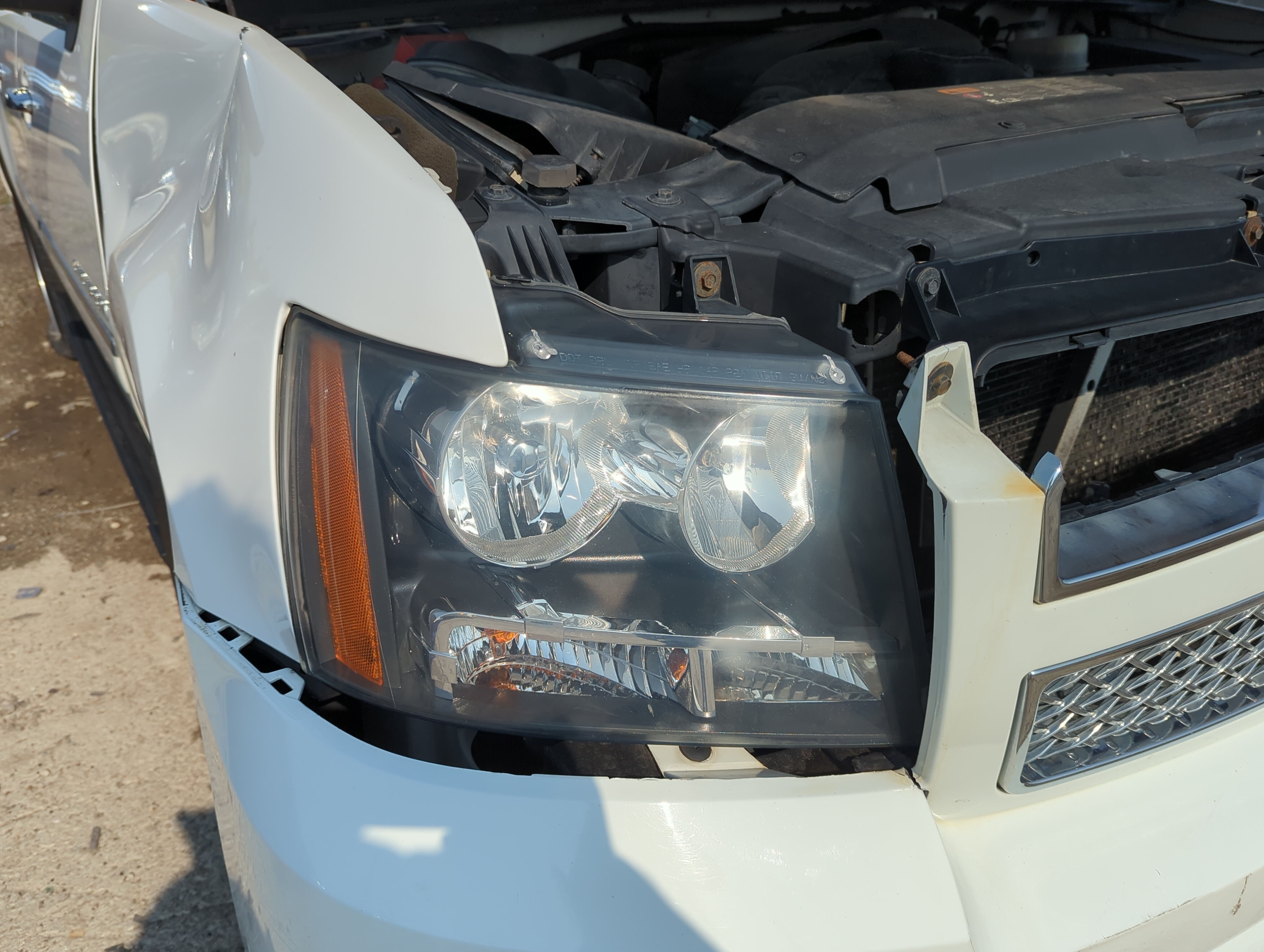 Chevrolet Suburban Passenger Right Oem Head Light Headlight Lamp 1108492 - Oemusedautoparts1.com