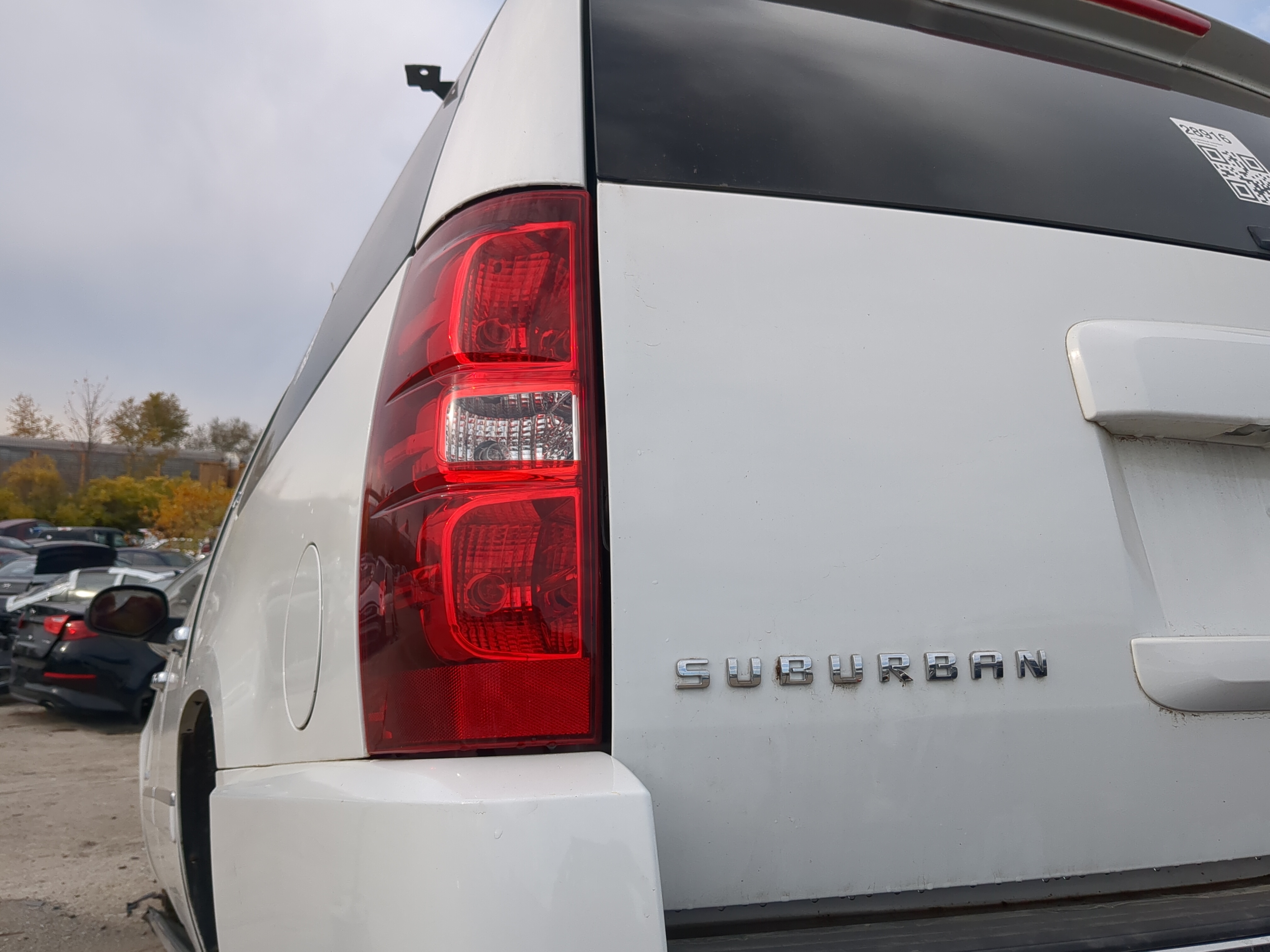 Chevrolet Suburban Driver Left Side Tail Light Taillight Oem 1108508 - Oemusedautoparts1.com