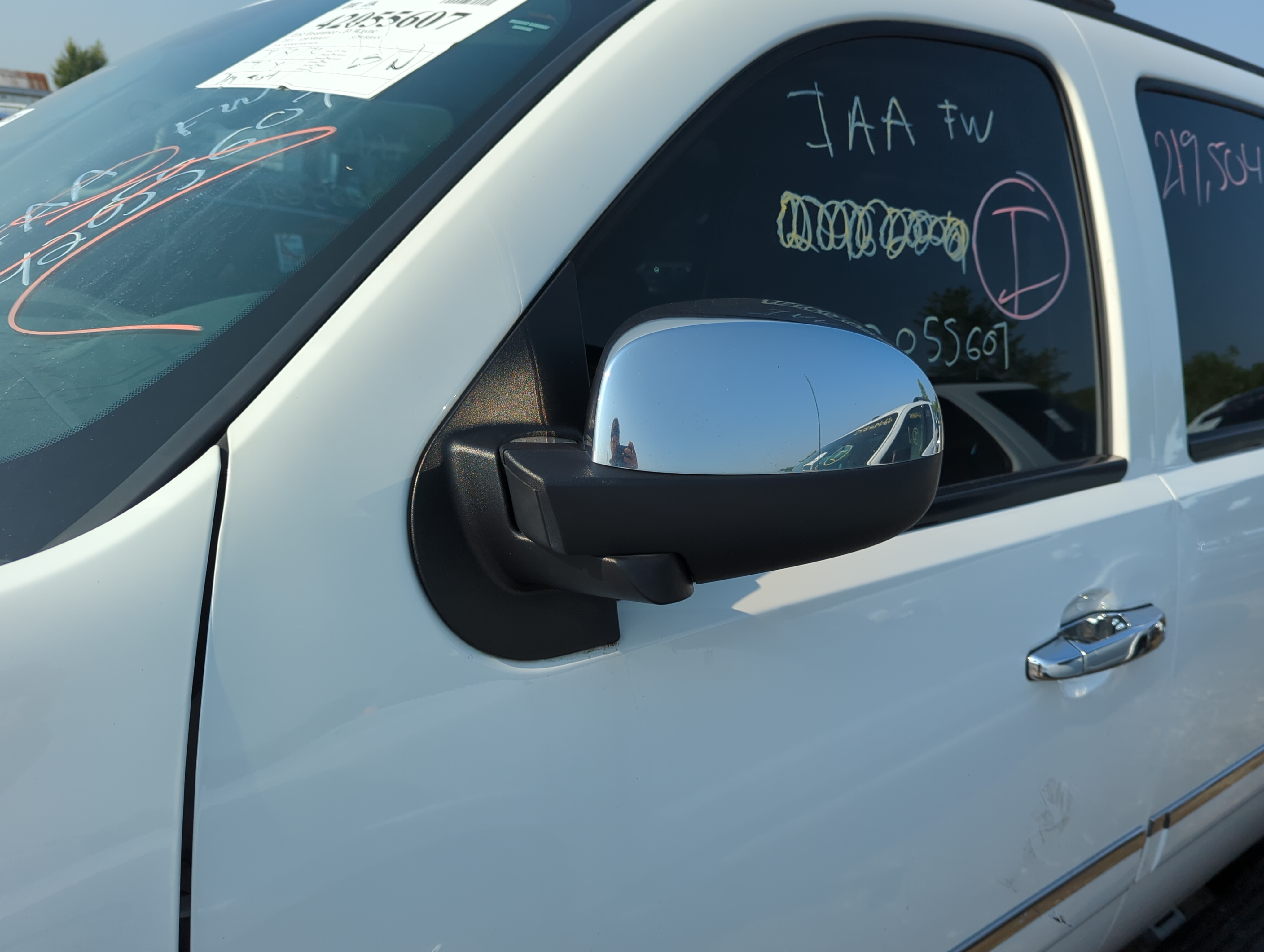 Picture of Chevrolet Suburban Driver Left Side View Power Door Mirror Chrome 1108516