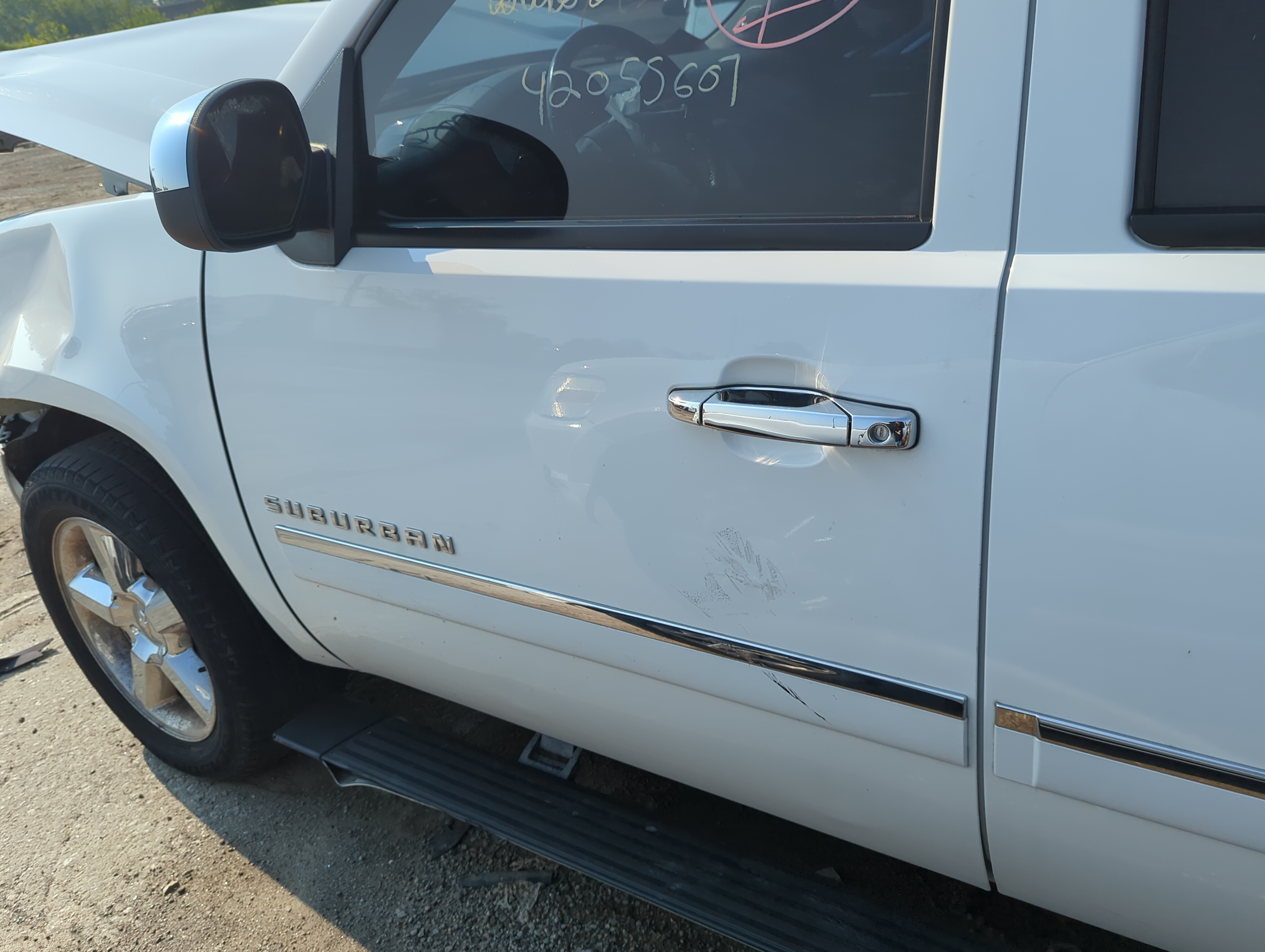 Picture of Chevrolet Suburban Driver Front Door Oem 1108526