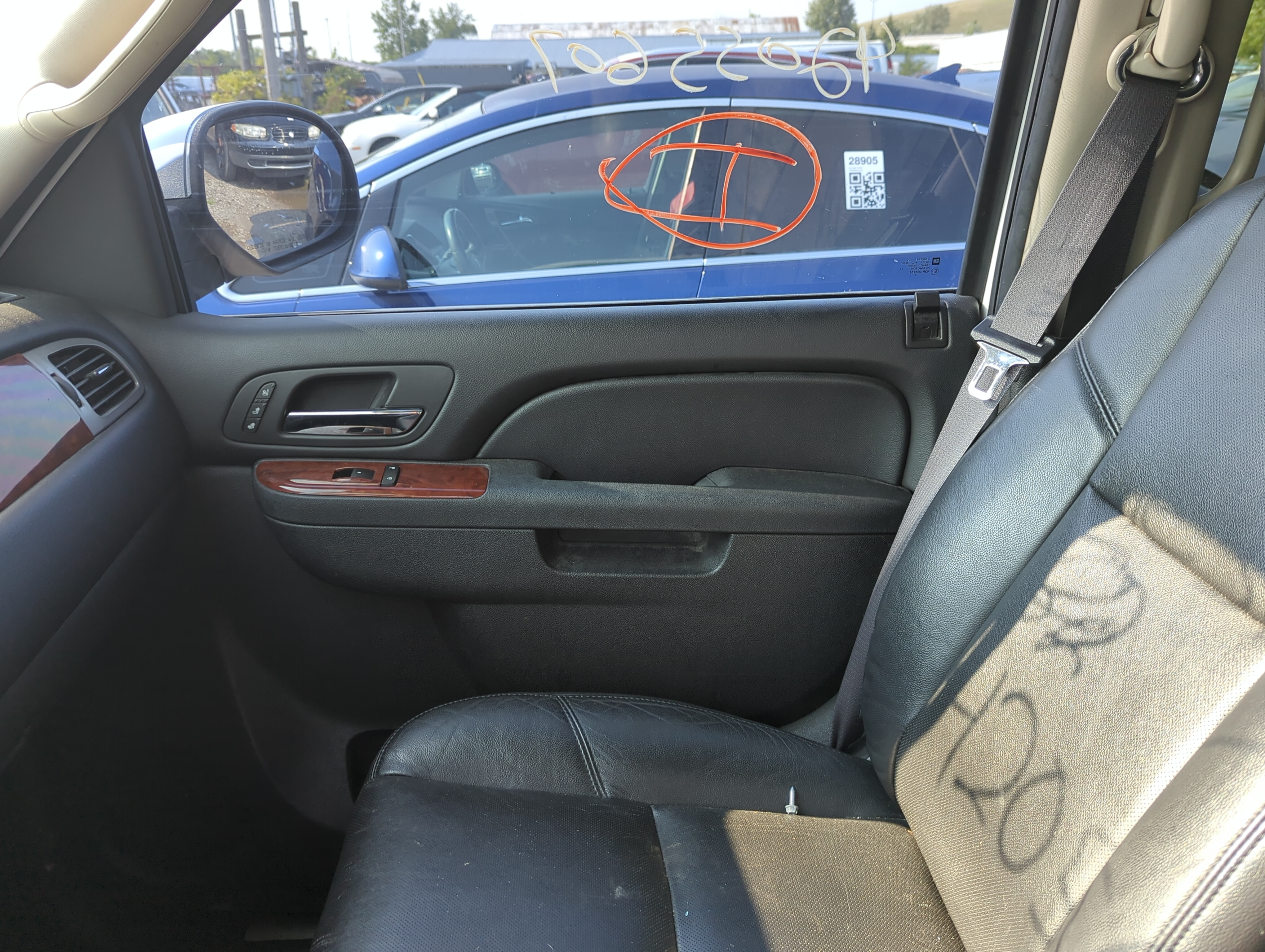 Picture of 2013 Chevrolet Suburban Front Right Passenger Interior Door Panel Trim 1108580