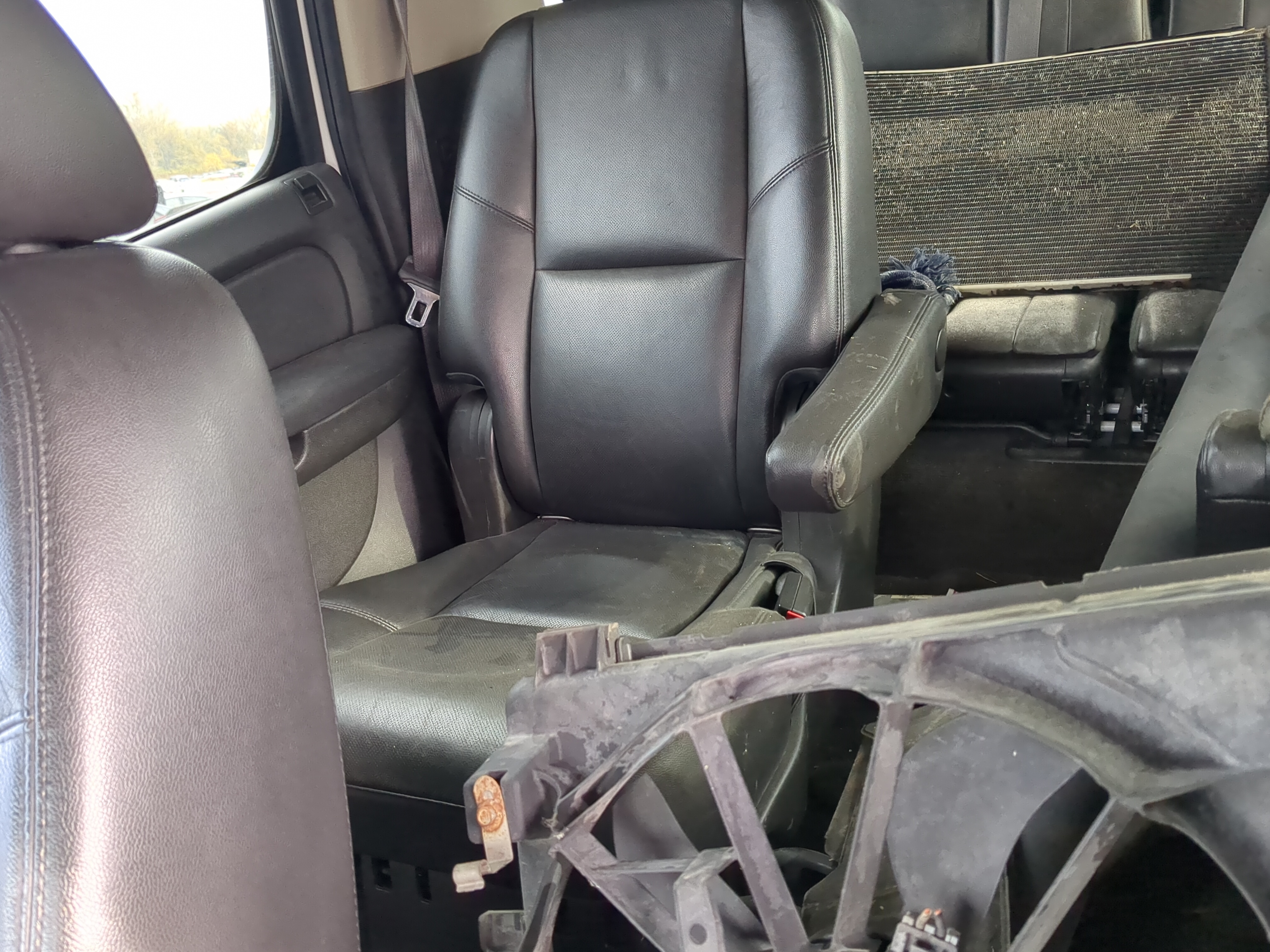 2013 Chevrolet Suburban Rear Seat Oem 1108607 - Oemusedautoparts1.com