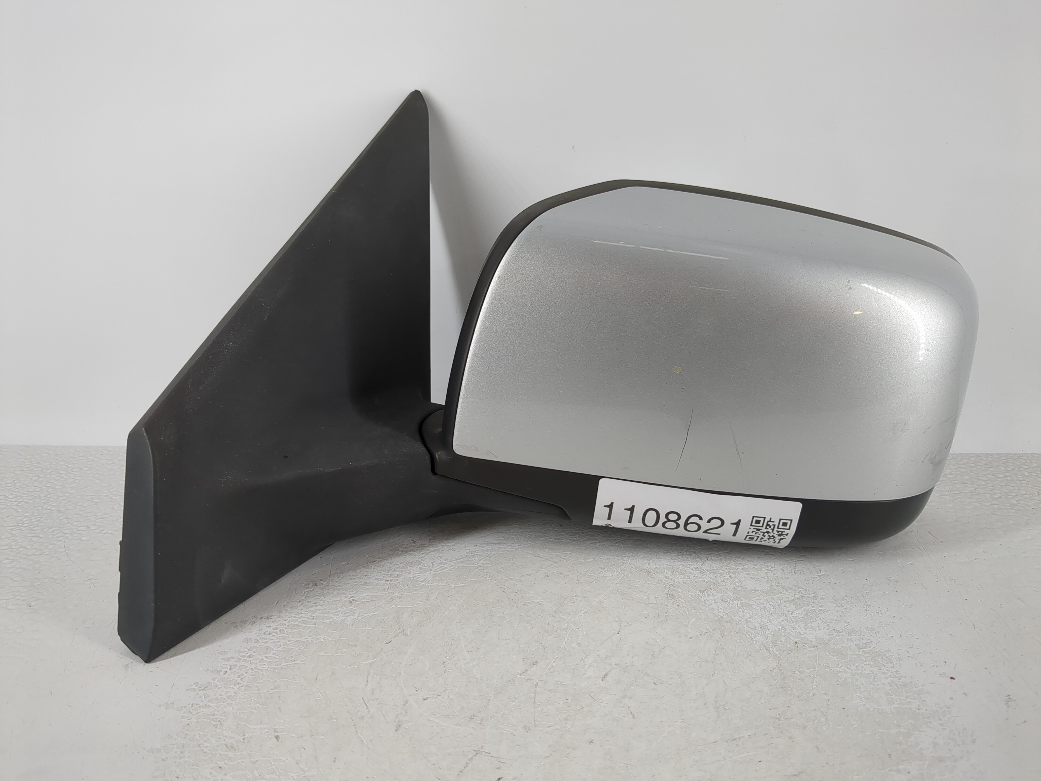 2008-2015 Nissan Rogue Driver Left Side View Power Door Mirror Silver 1108621 - Oemusedautoparts1.com