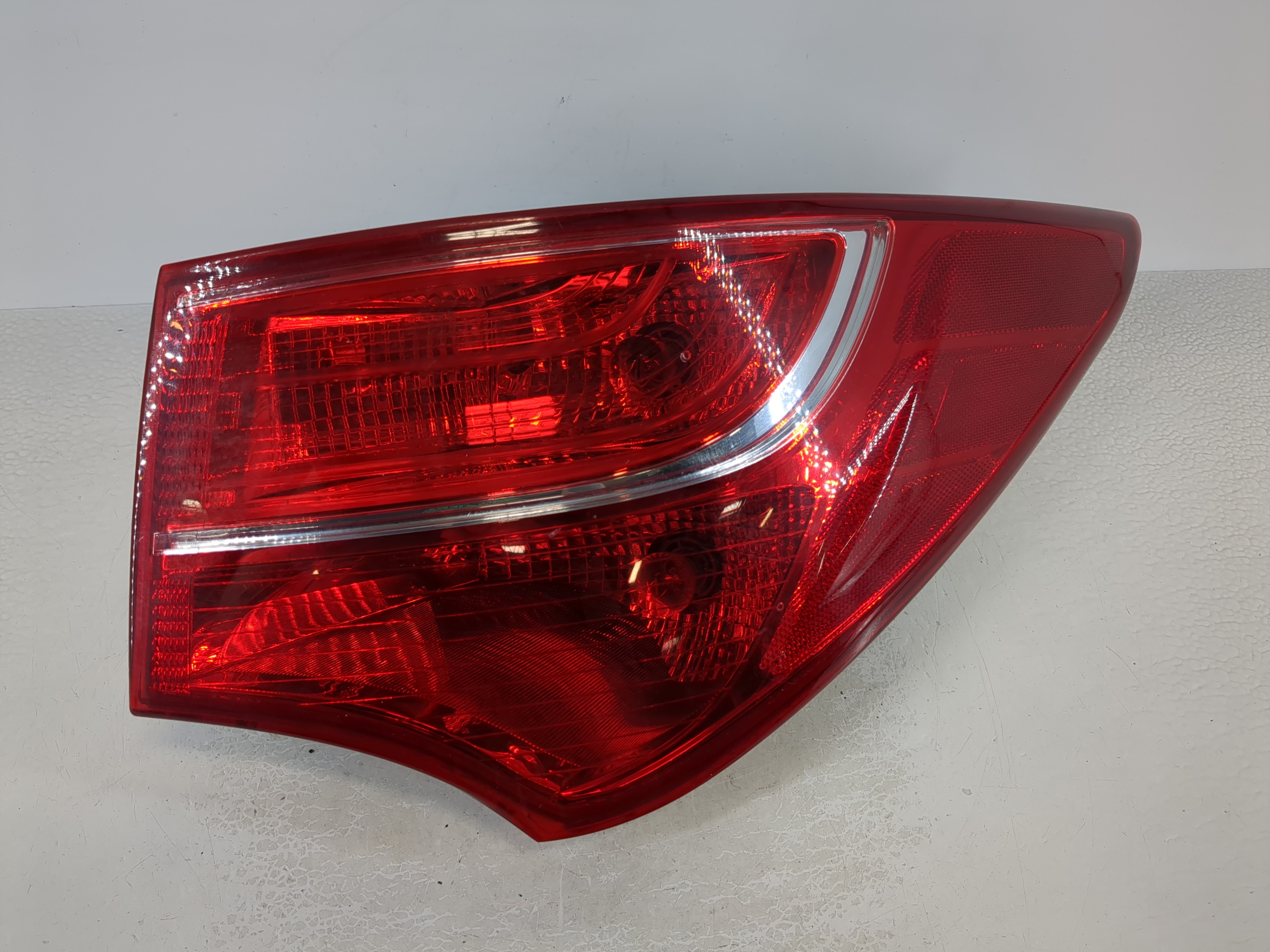 Picture of 2013-2016 Hyundai Santa Fe Passenger Right Side Tail Light Taillight Oem 1108702