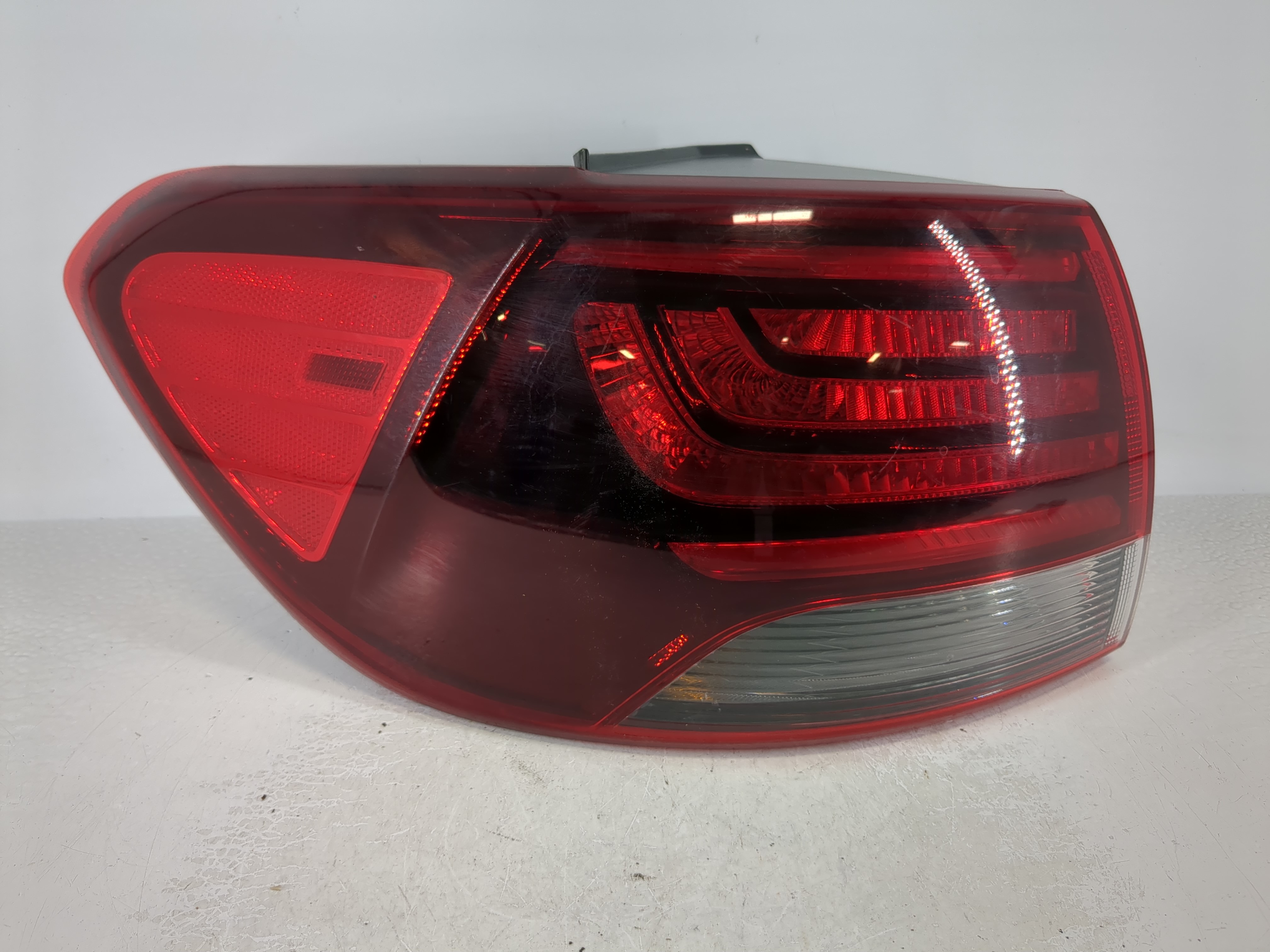 Picture of 2019-2020 Kia Sorento Driver Left Side Tail Light Taillight Oem 1108703