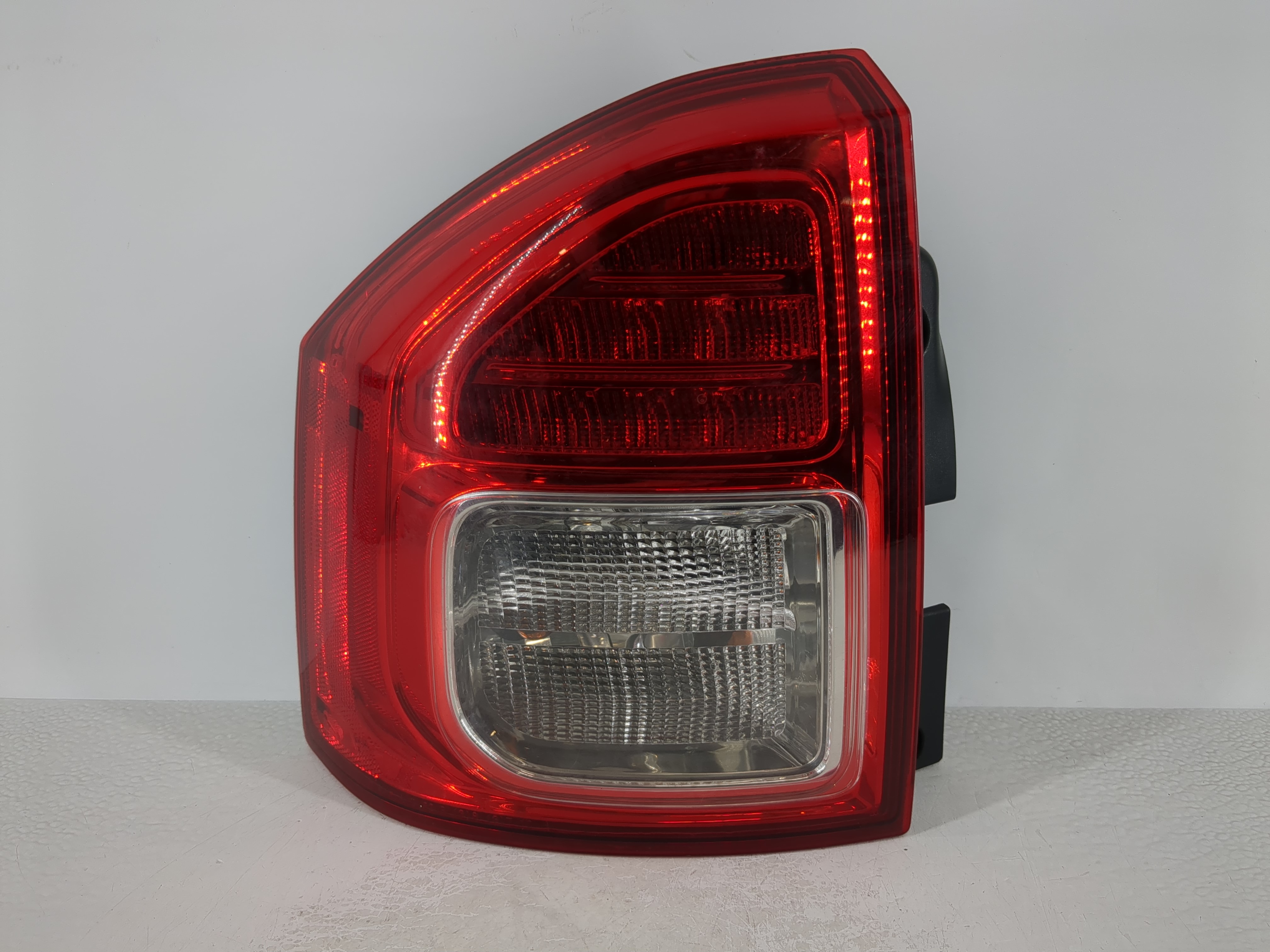 2011-2013 Jeep Compass Driver Left Side Tail Light Taillight Oem 1108708 - Oemusedautoparts1.com