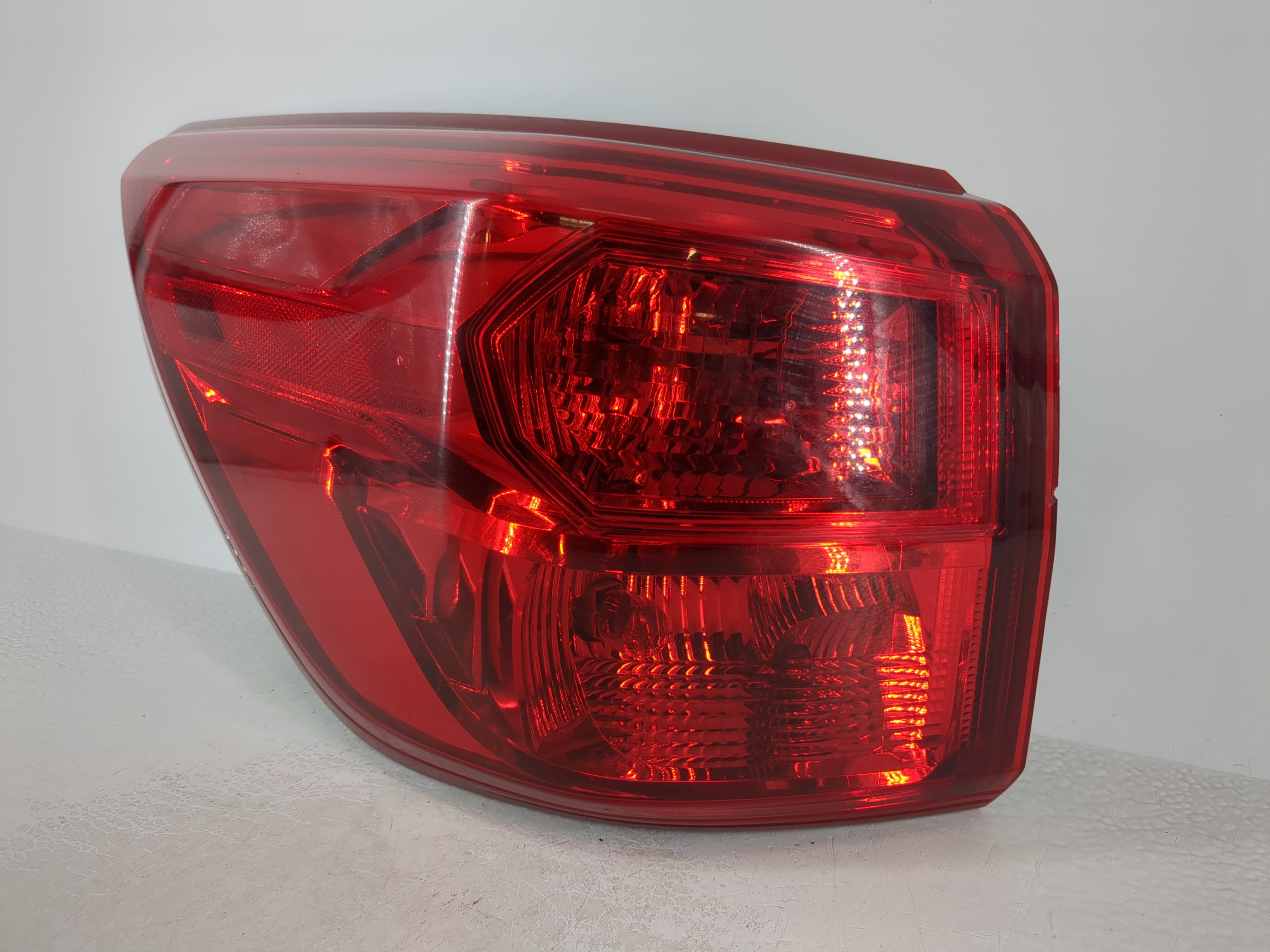 2017-2020 Nissan Pathfinder Driver Left Side Tail Light Taillight Oem 1108774 - Oemusedautoparts1.com