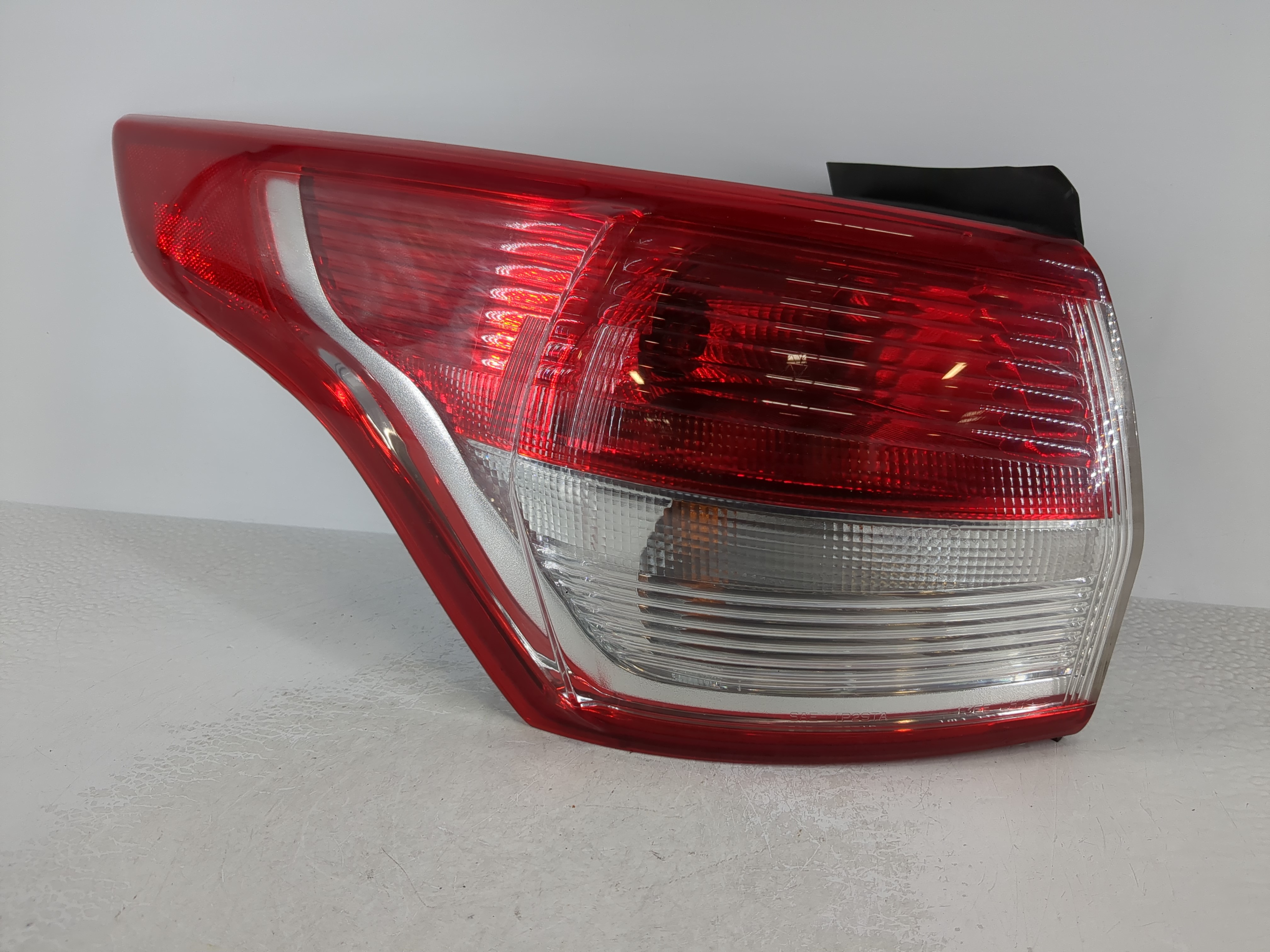 2013-2016 Ford Escape Driver Left Side Tail Light Taillight Oem 1108776 - Oemusedautoparts1.com