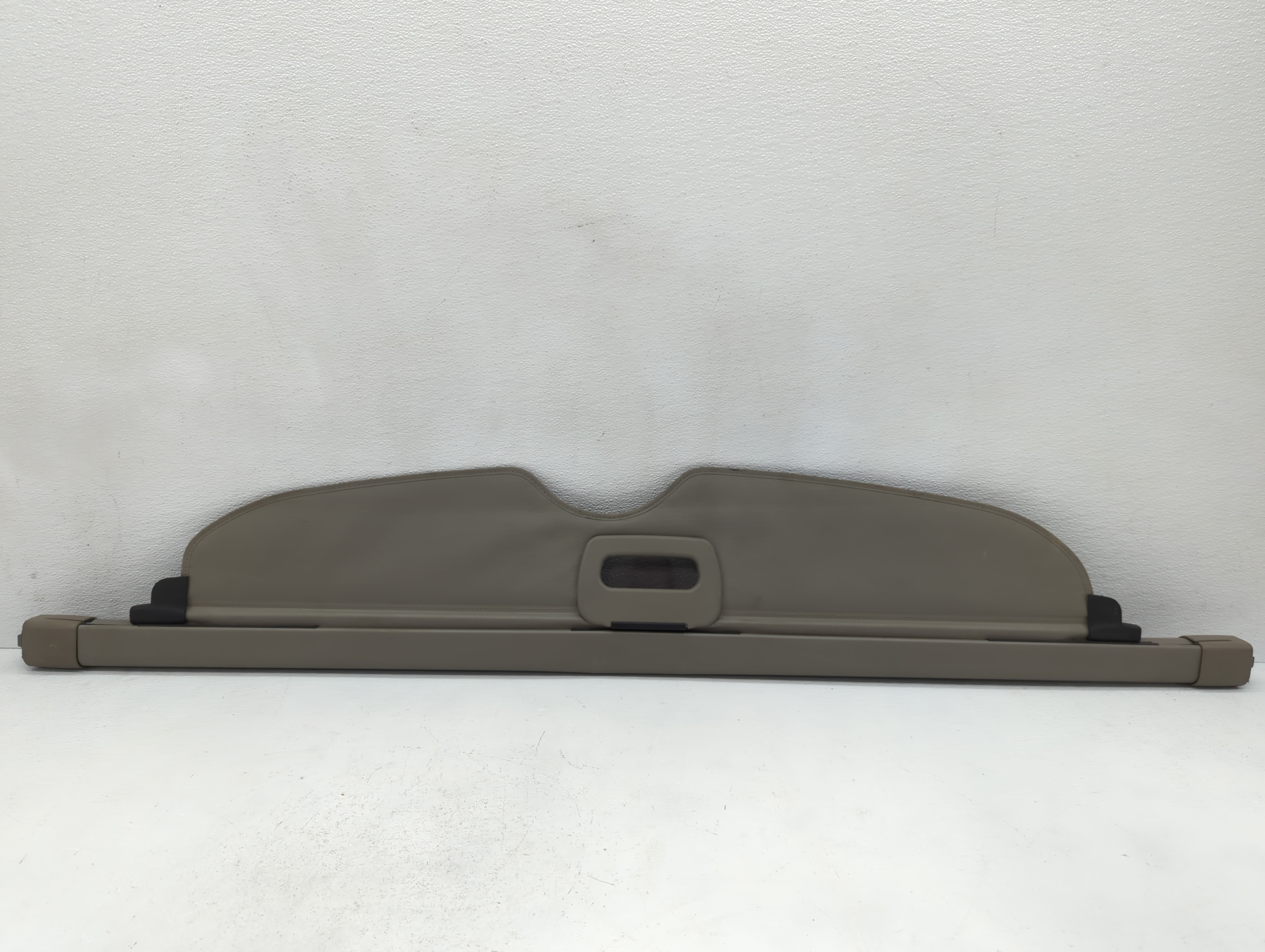 2011 Jeep Grand Cherokee Rear Cargo Cover Storage Retractable Shade 1108824 - Oemusedautoparts1.com