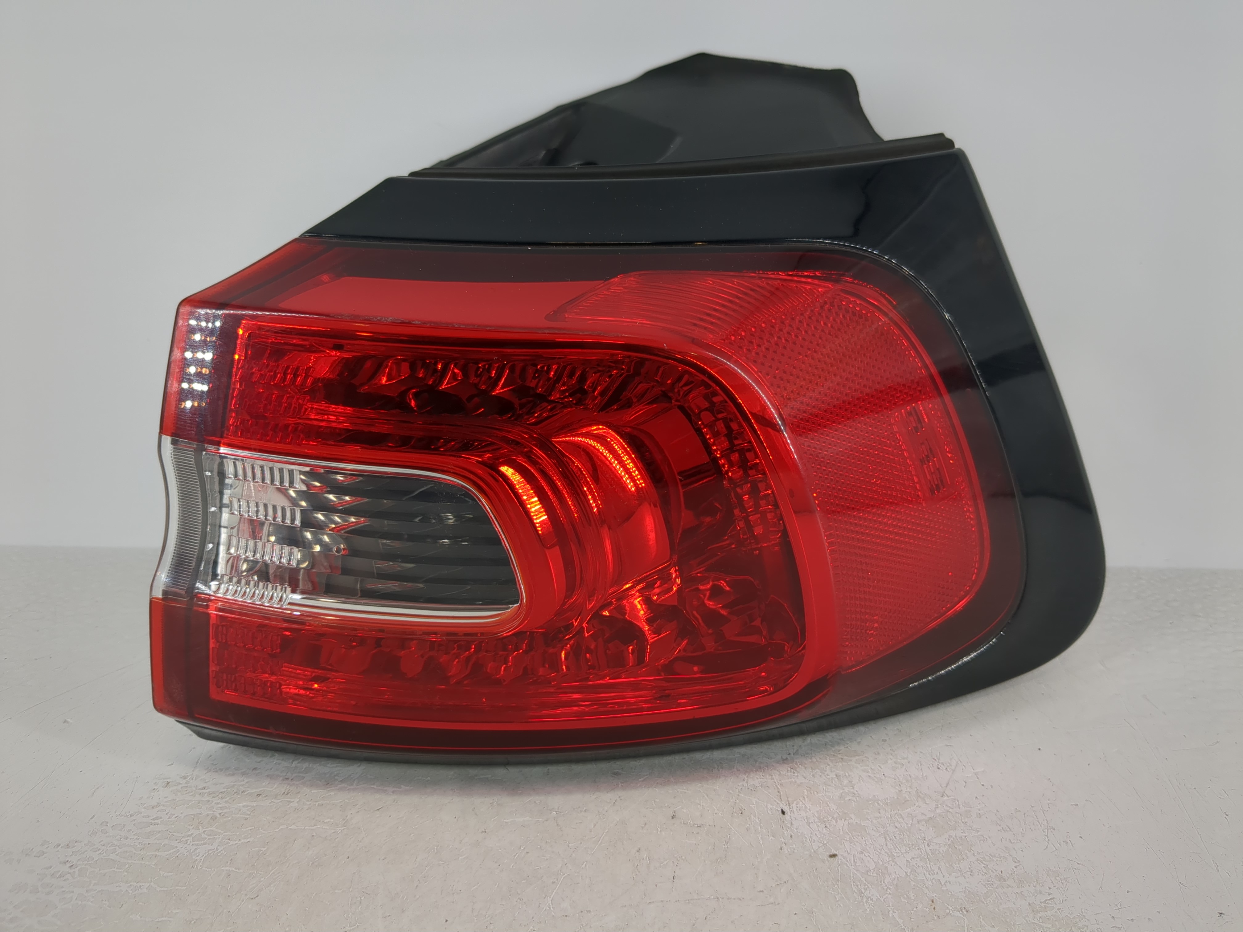 2014-2018 Jeep Cherokee Passenger Right Side Tail Light Taillight Oem 1108844 - Oemusedautoparts1.com