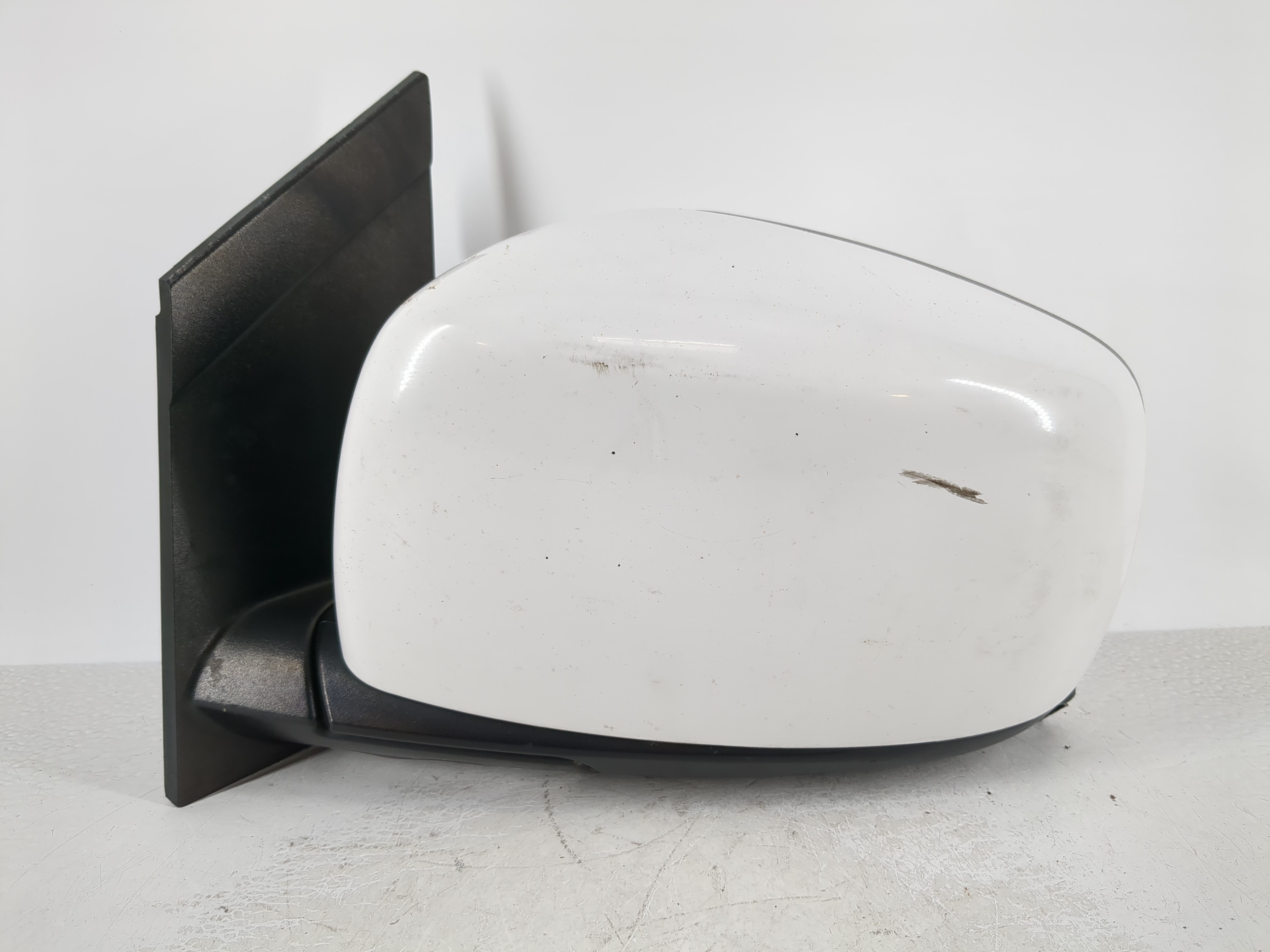 2011 Chrysler Town & Country Driver Left Side View Power Door Mirror 1108876 - Oemusedautoparts1.com