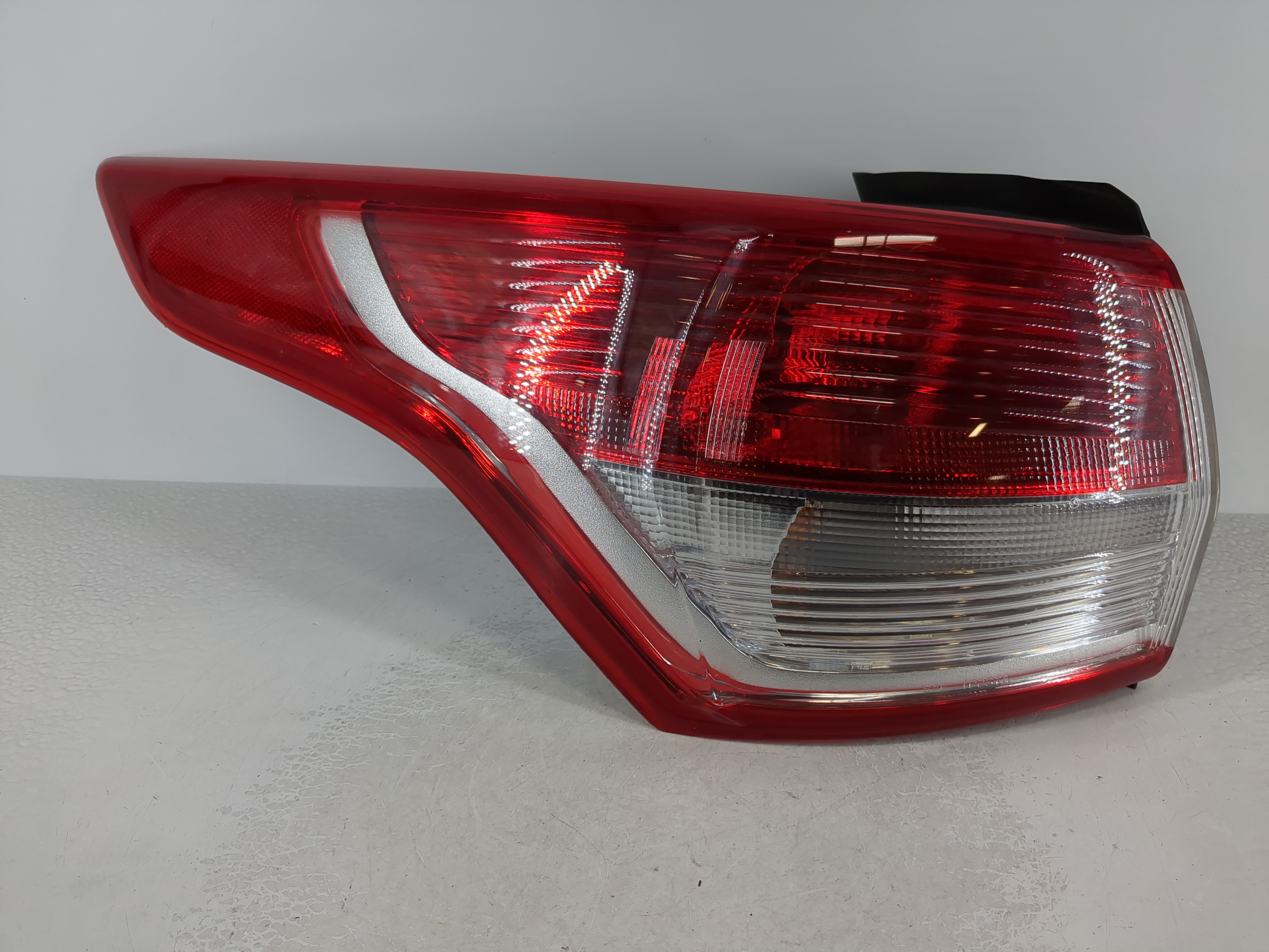 2013-2016 Ford Escape Driver Left Side Tail Light Taillight Oem 1108883 - Oemusedautoparts1.com