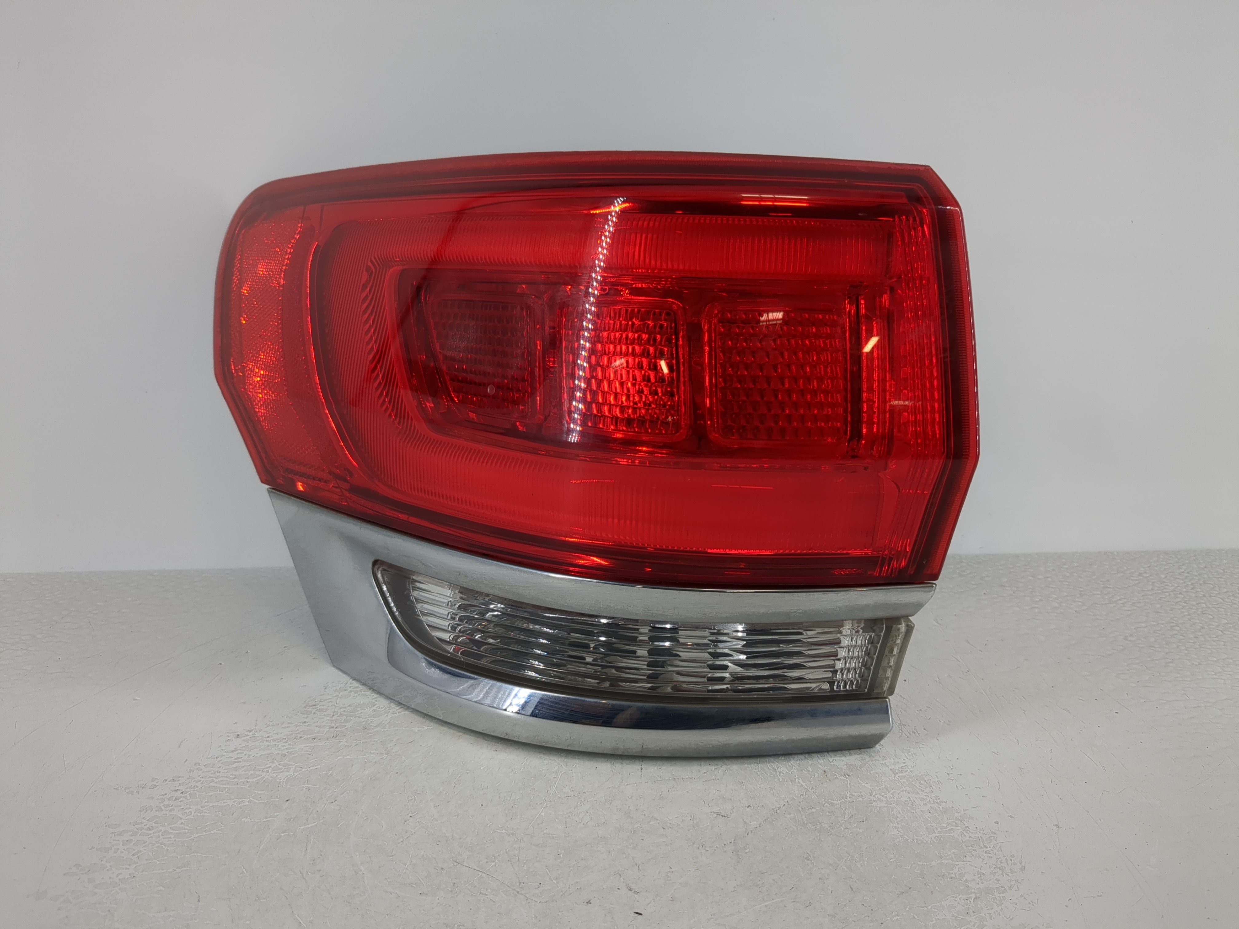 2015-2021 Jeep Grand Cherokee Driver Left Side Tail Light Taillight Oem 1108885 - Oemusedautoparts1.com