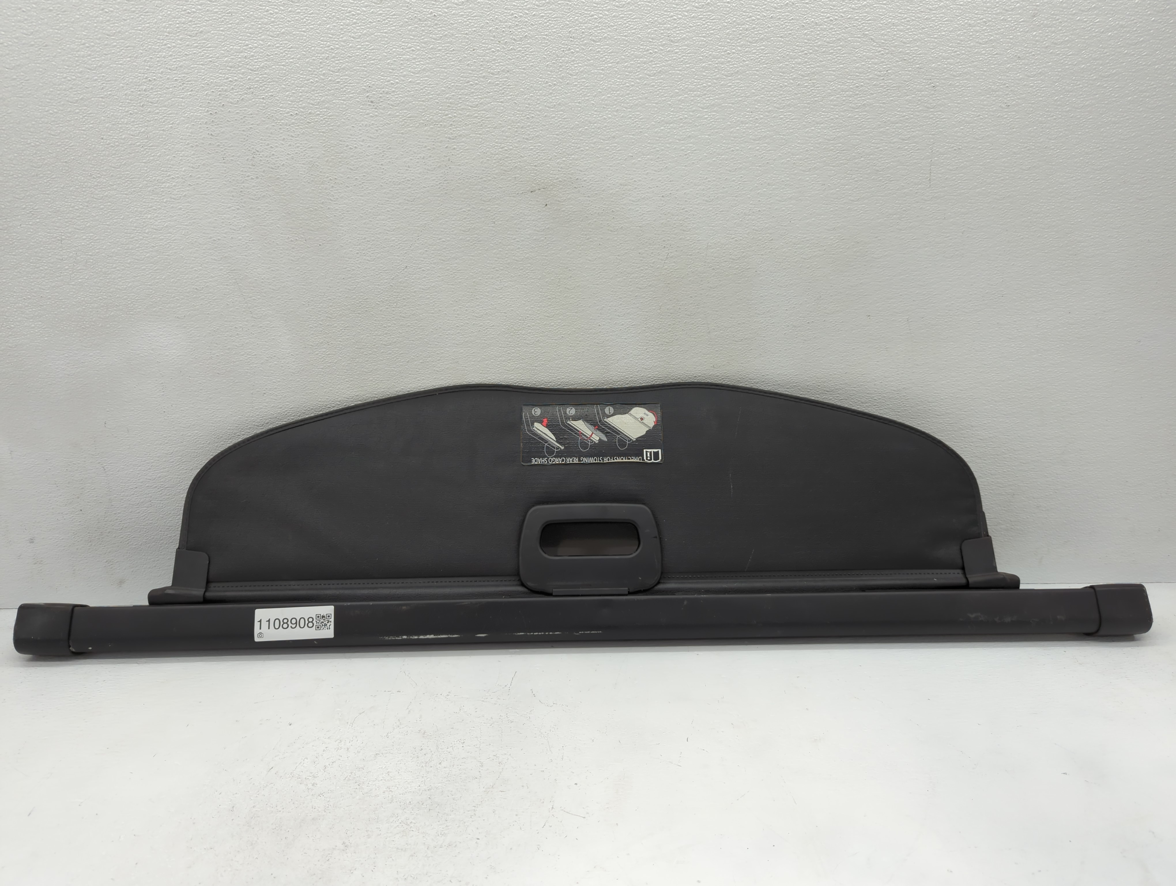 2014 Jeep Cherokee Rear Cargo Cover Storage Retractable Shade Black 1108908 - Oemusedautoparts1.com
