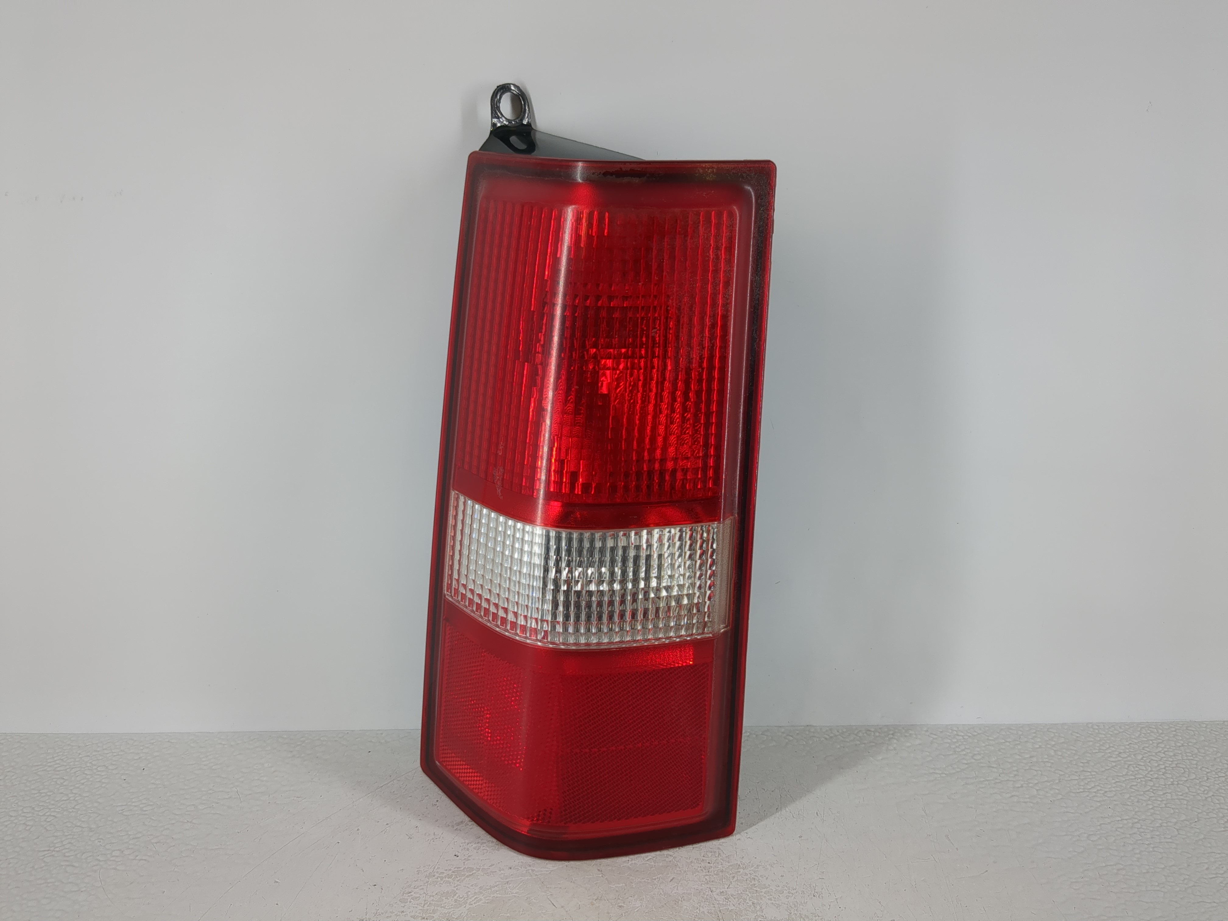 2003 Chevrolet Express 3500 Driver Left Side Tail Light Taillight Oem 1108933 - Oemusedautoparts1.com