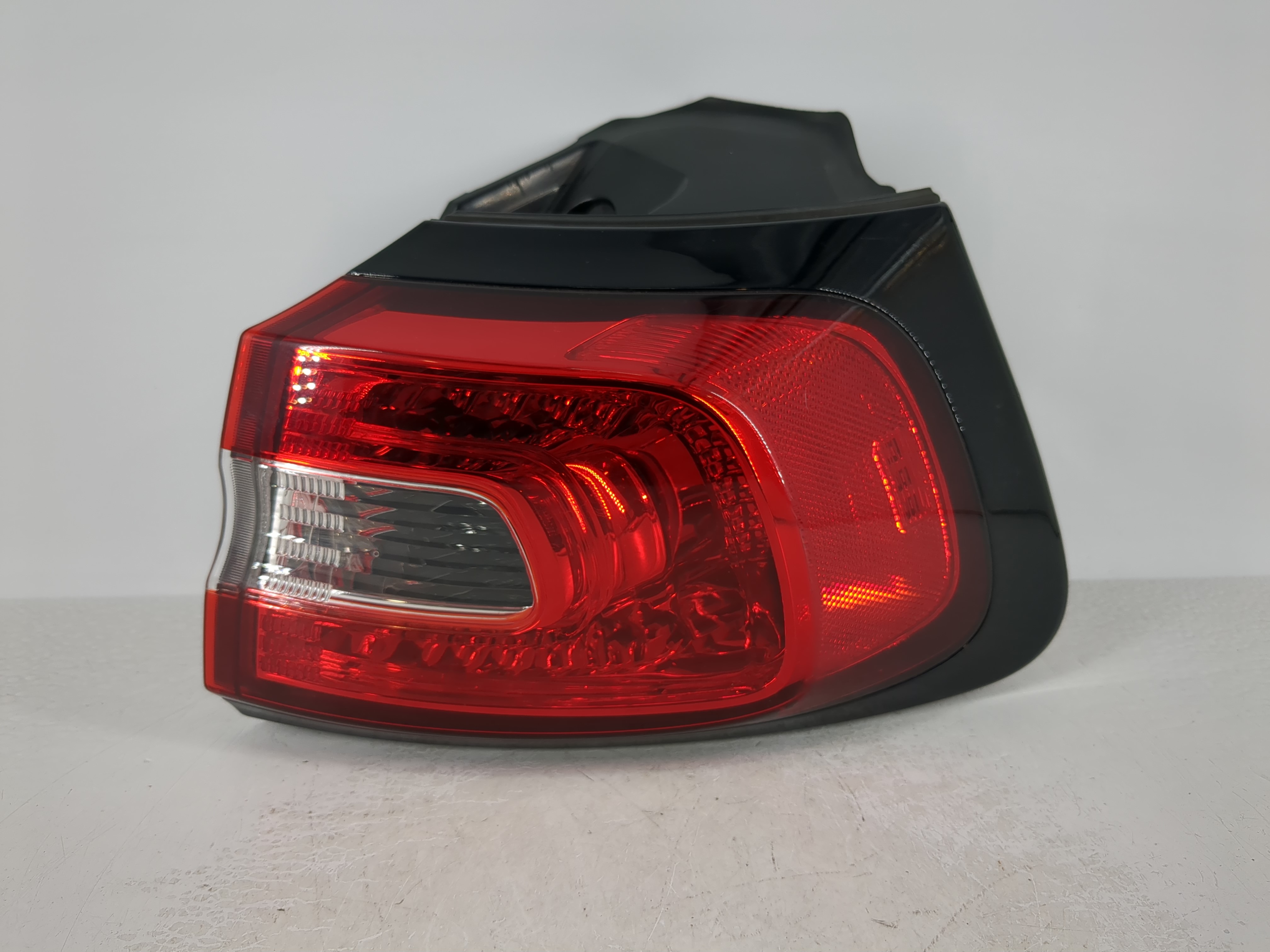 2014-2018 Jeep Cherokee Passenger Right Side Tail Light Taillight Oem 1108934 - Oemusedautoparts1.com