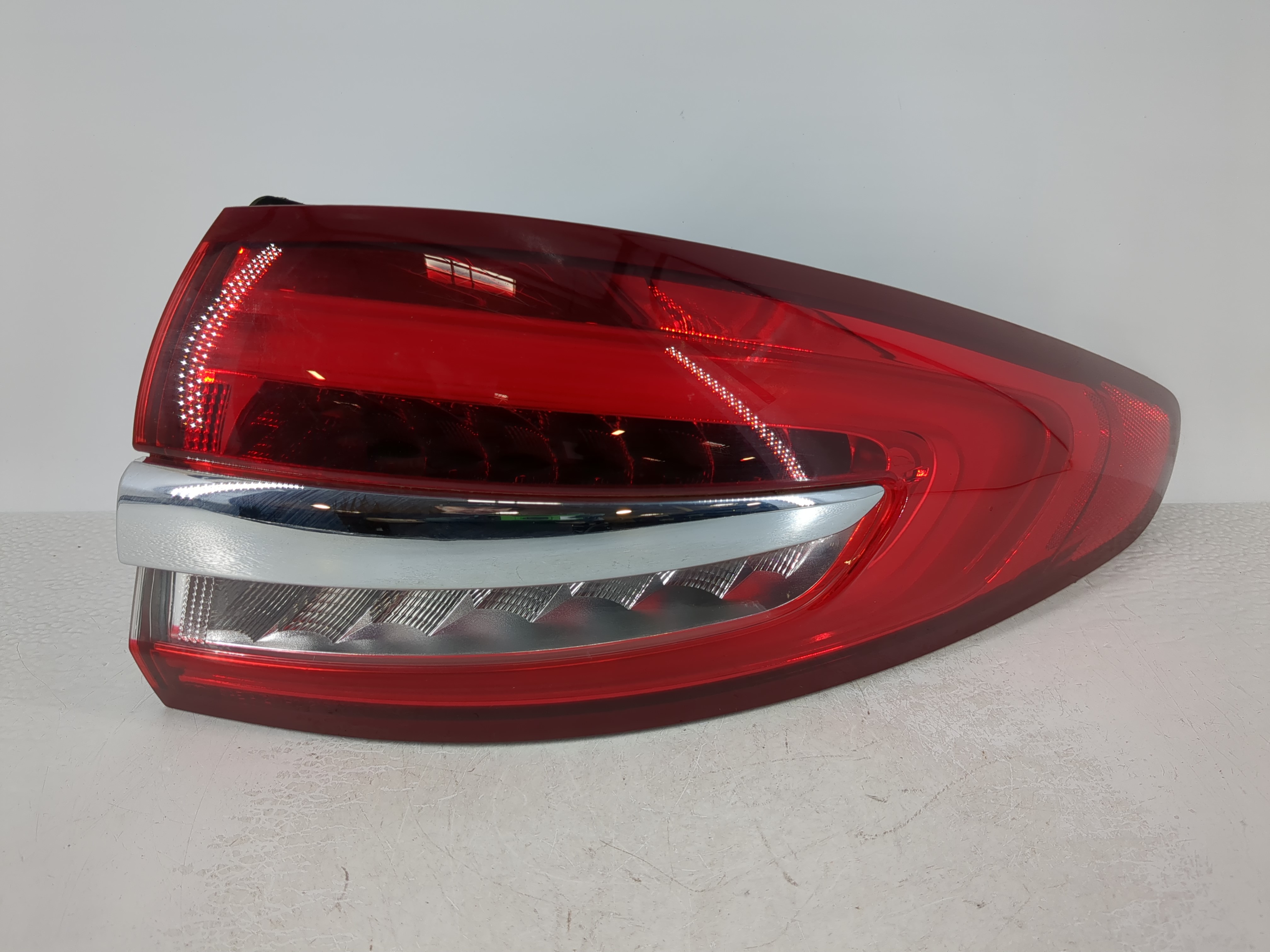 2017-2020 Ford Fusion Passenger Right Side Tail Light Taillight Oem 1108940 - Oemusedautoparts1.com
