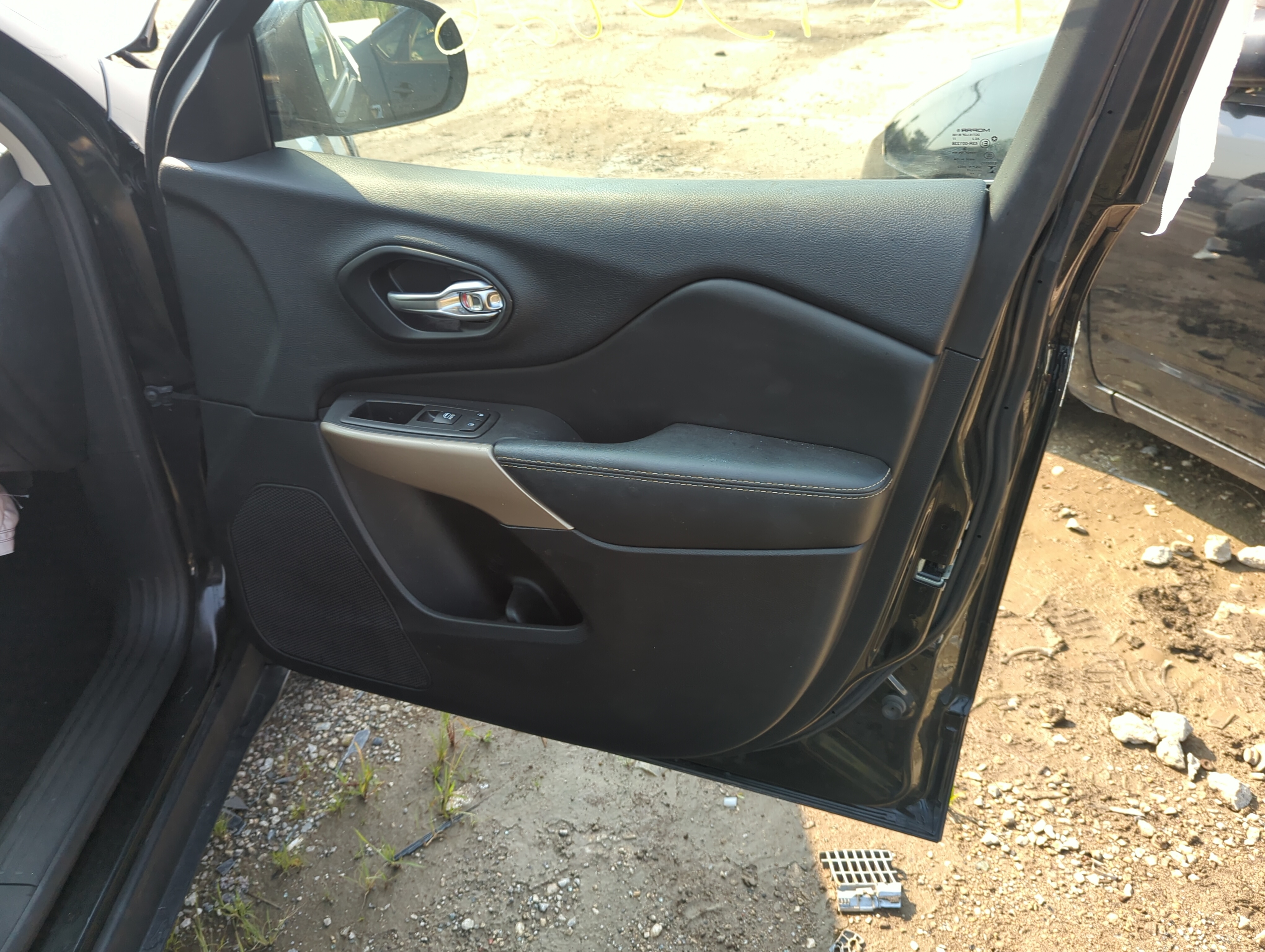 Picture of 2017 Jeep Cherokee Front Right Passenger Interior Door Panel Trim 1109546