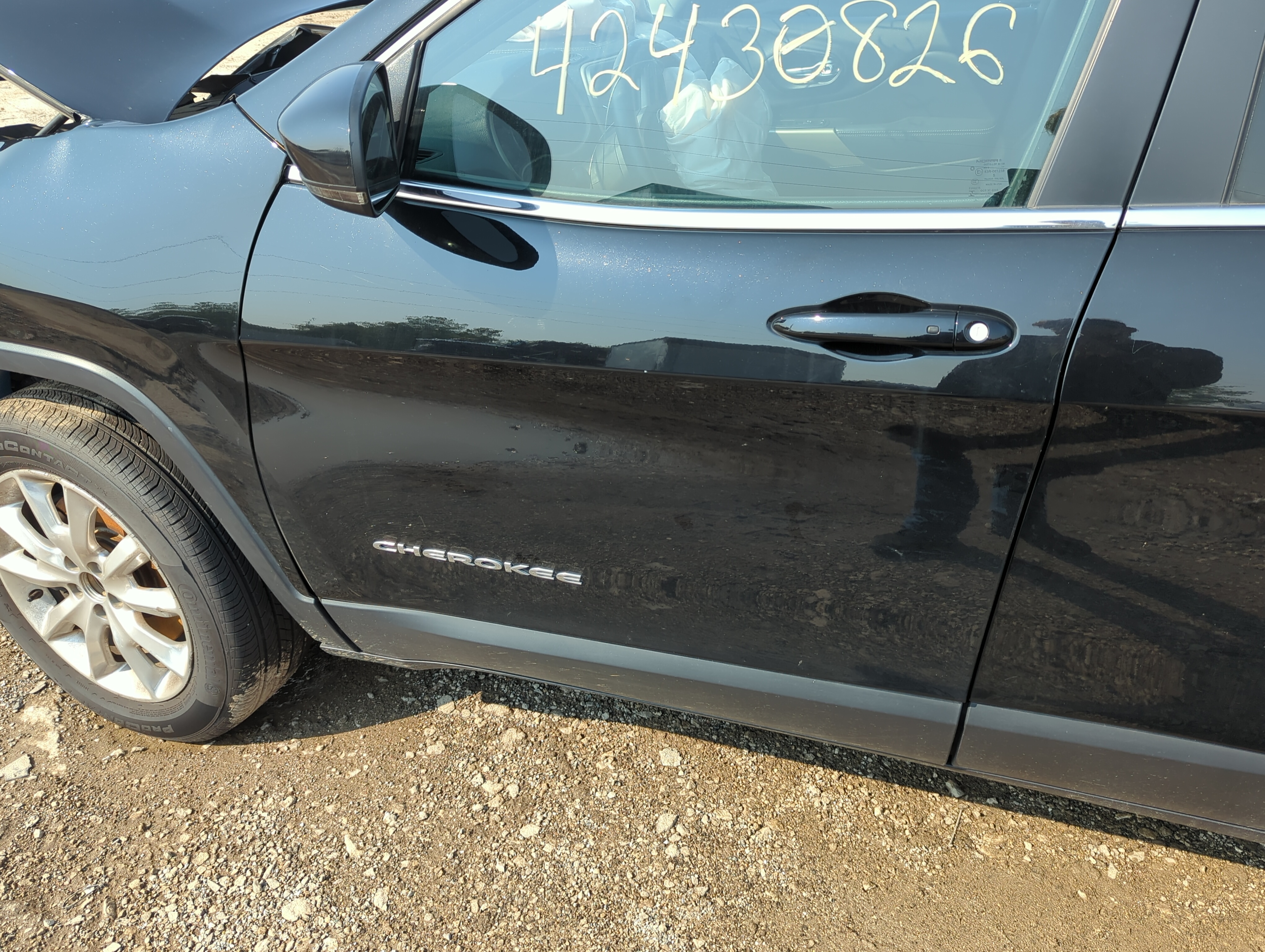 Picture of 2014-2018 Jeep Cherokee Driver Front Door Oem 1109689
