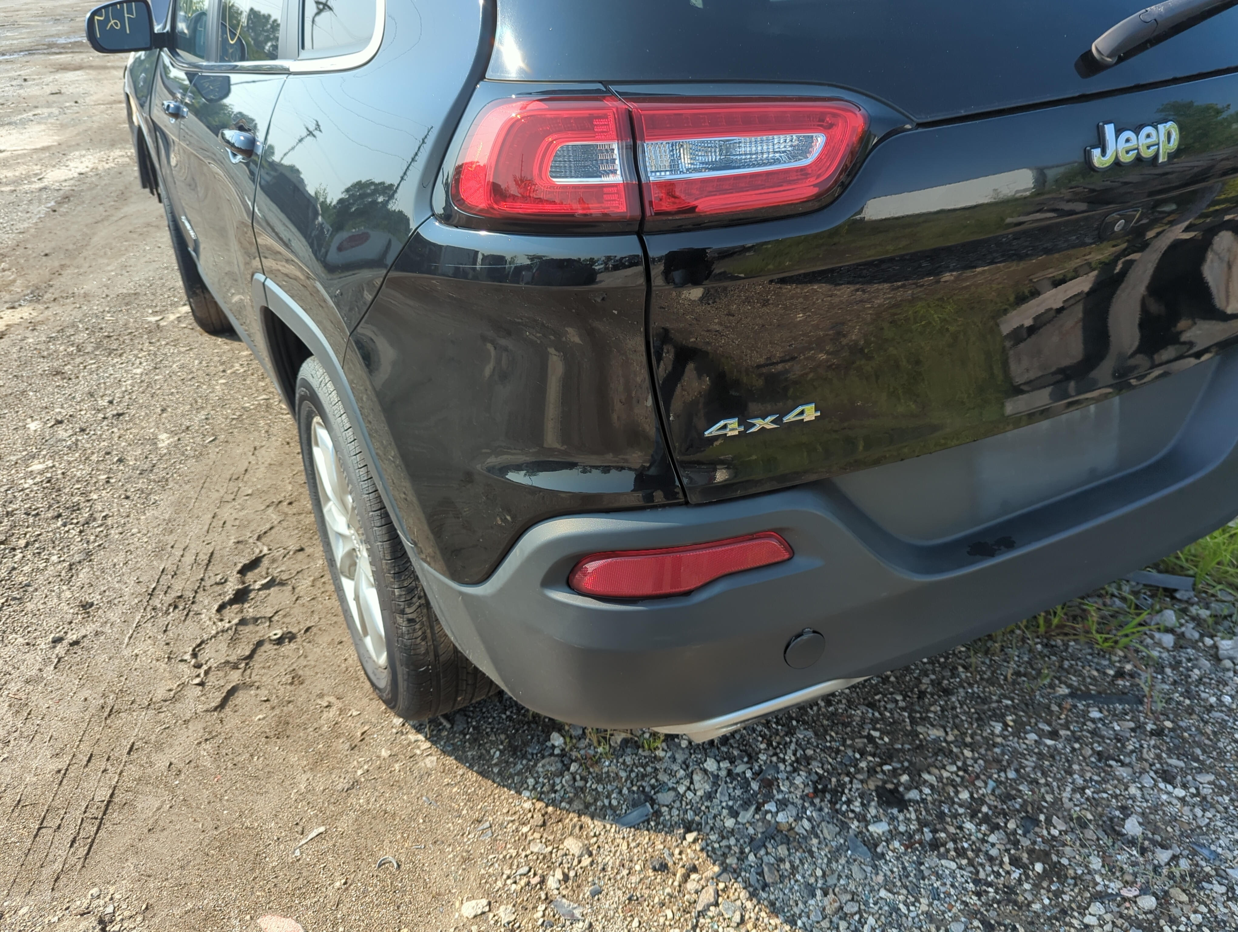 Picture of 2014-2018 Jeep Cherokee Rear Bumper Assembly Oem 1109696
