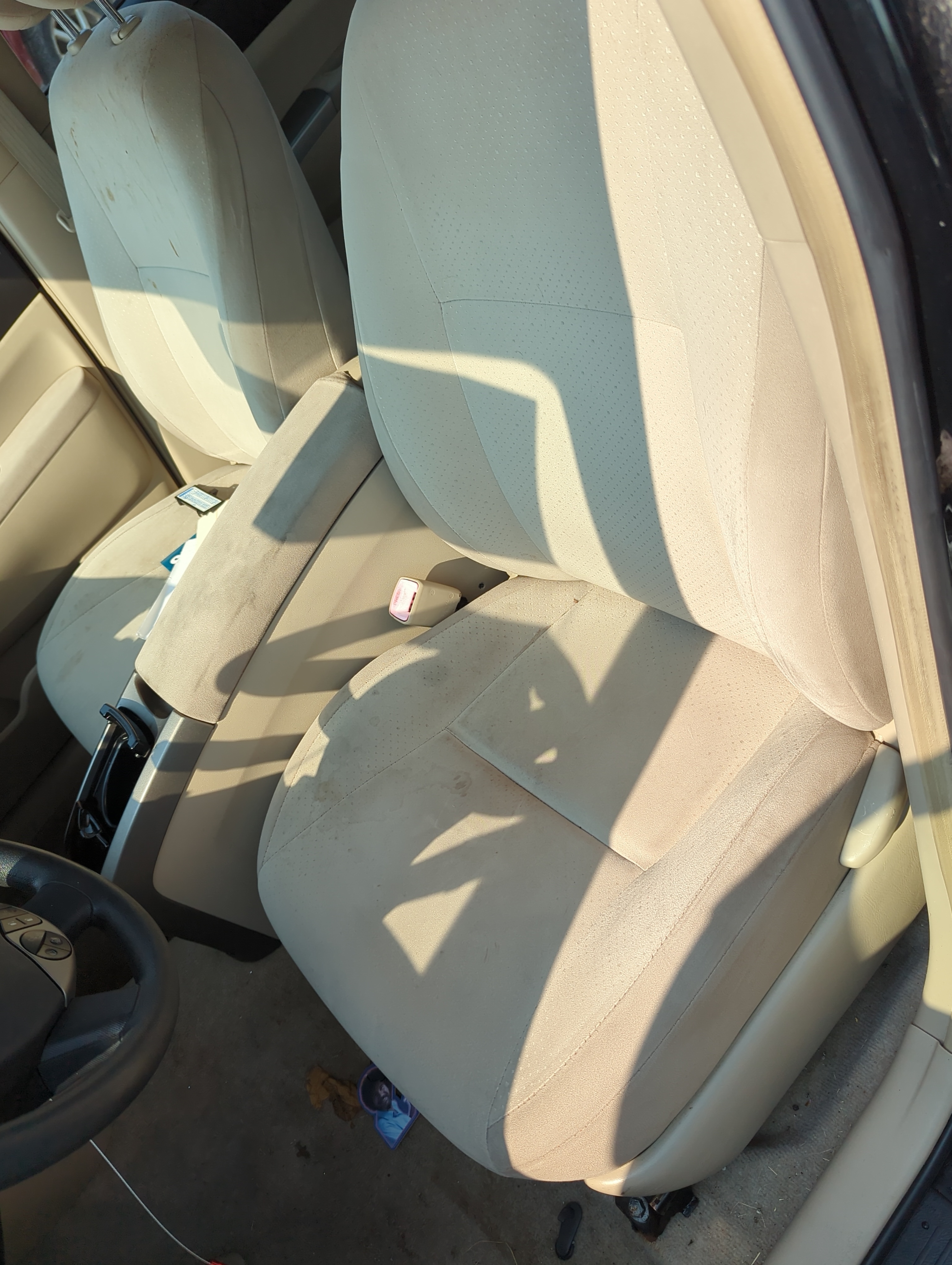 2004-2005 Toyota Prius Driver Front Seat Oem Beige 1109848 - Oemusedautoparts1.com