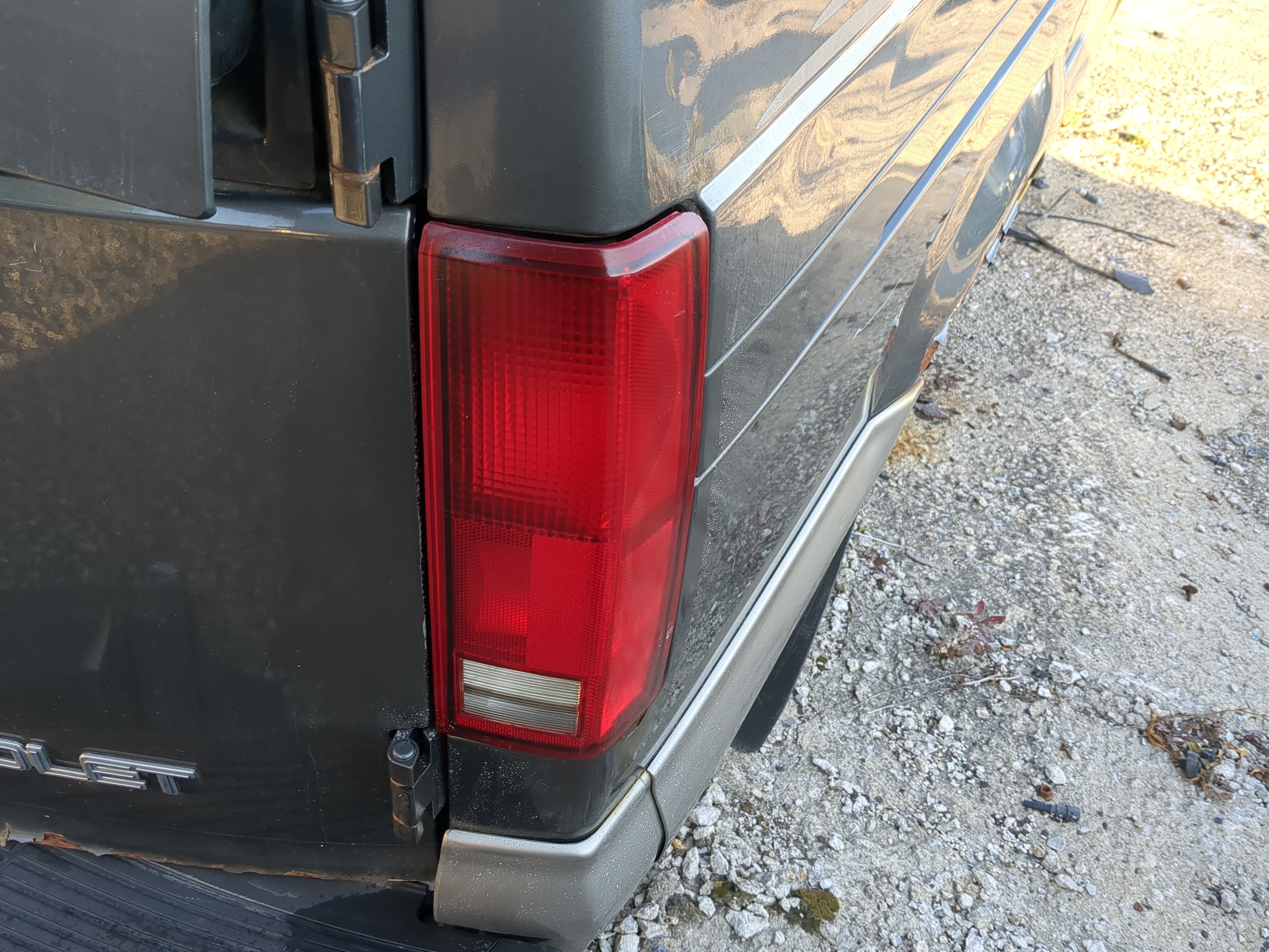 Picture of 1985-2005 Chevrolet Astro Passenger Right Side Tail Light Taillight Oem 1110060