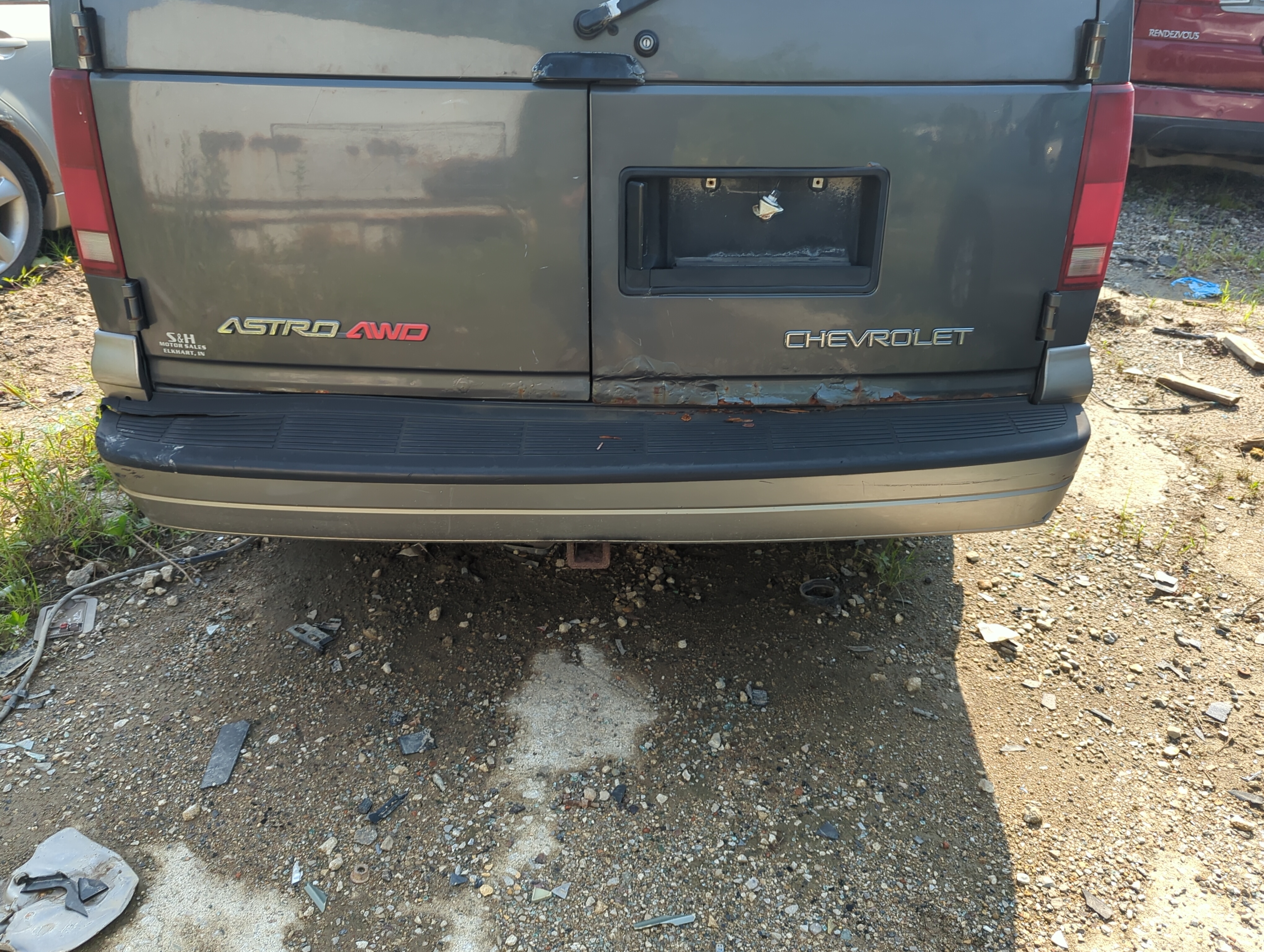 Picture of 1995-2005 Chevrolet Astro Rear Bumper Assembly Oem 1110080
