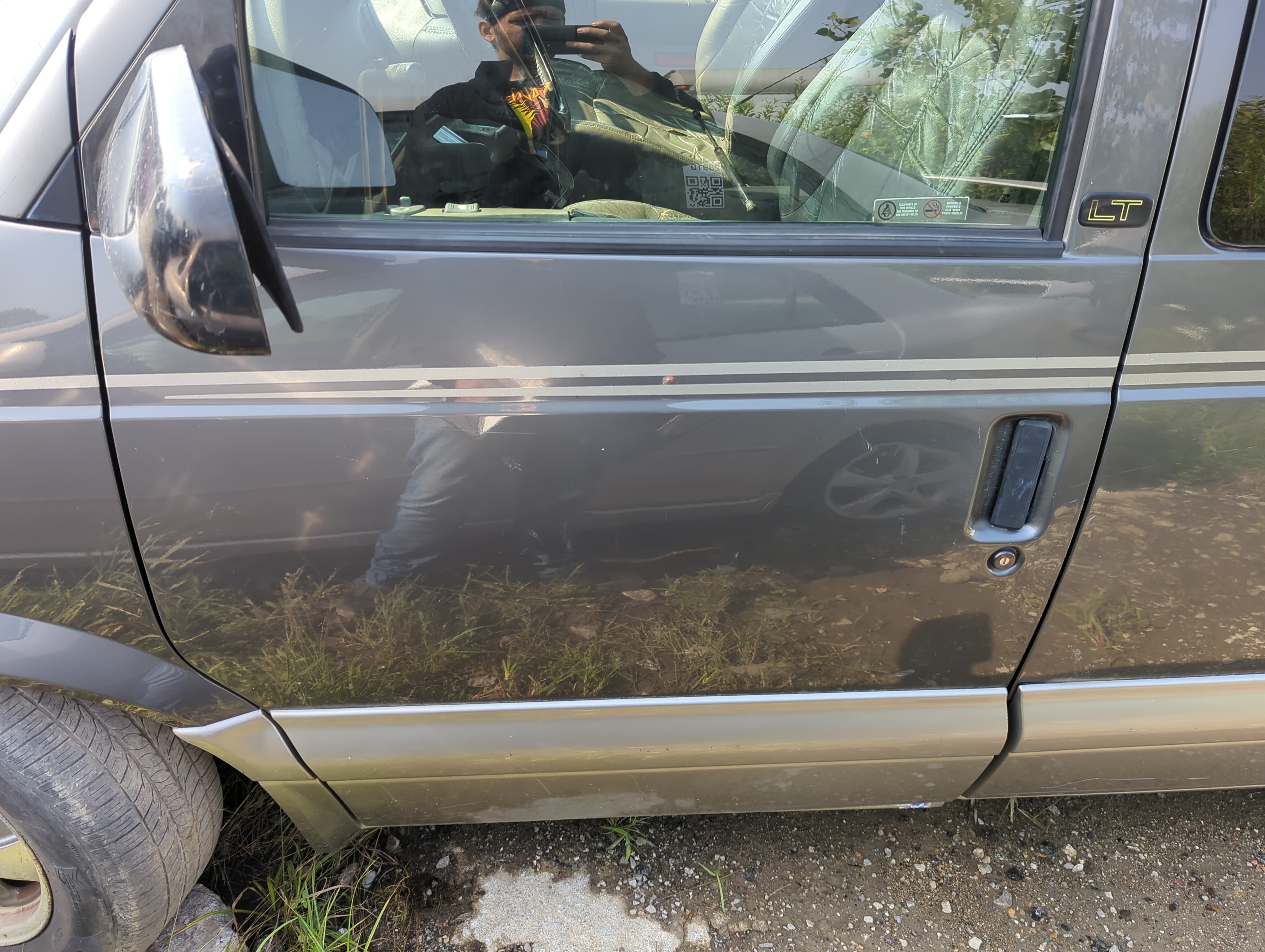 Picture of 1994-2005 Chevrolet Astro Driver Front Door Oem 1110161