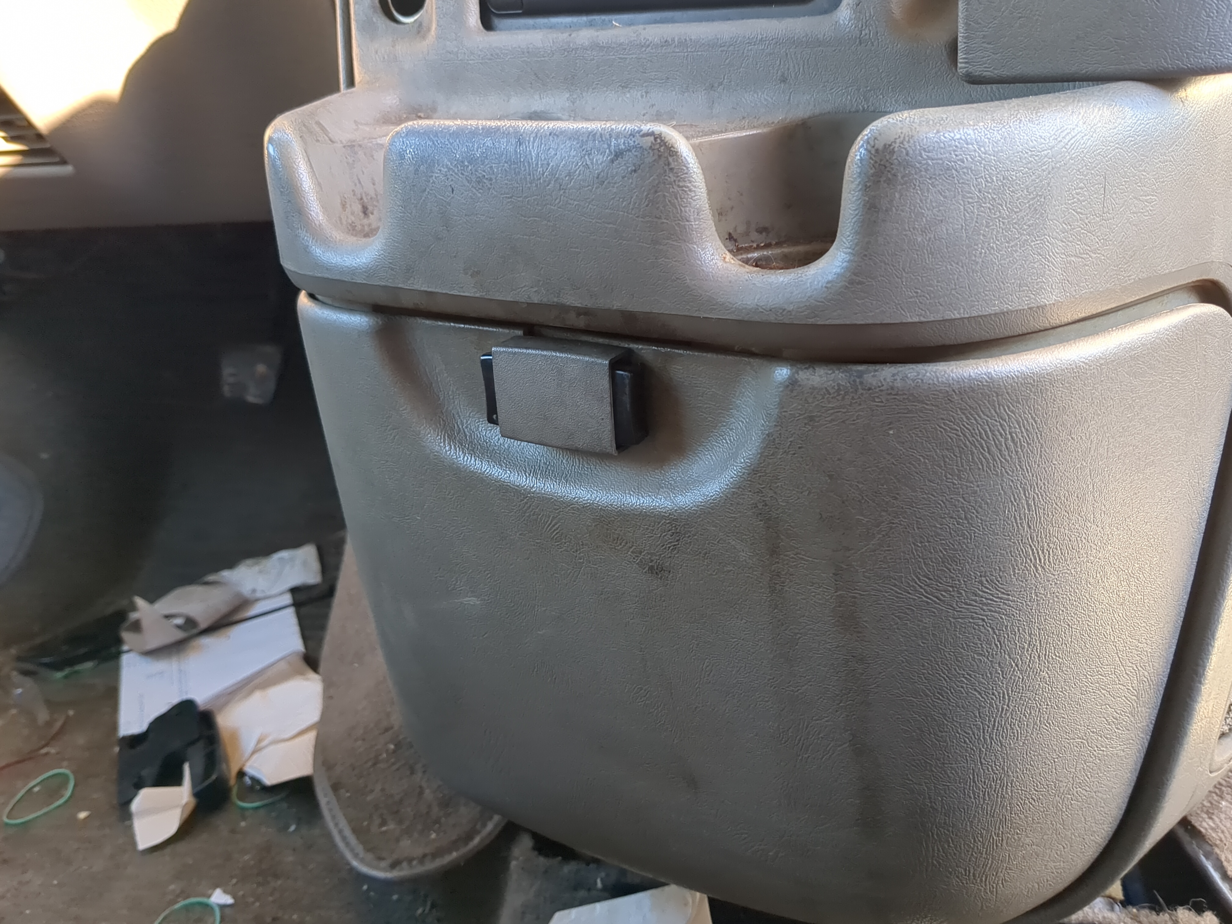 2003 Chevrolet Astro Passenger Glove Box Door Storage Compartment 1110188 - Oemusedautoparts1.com