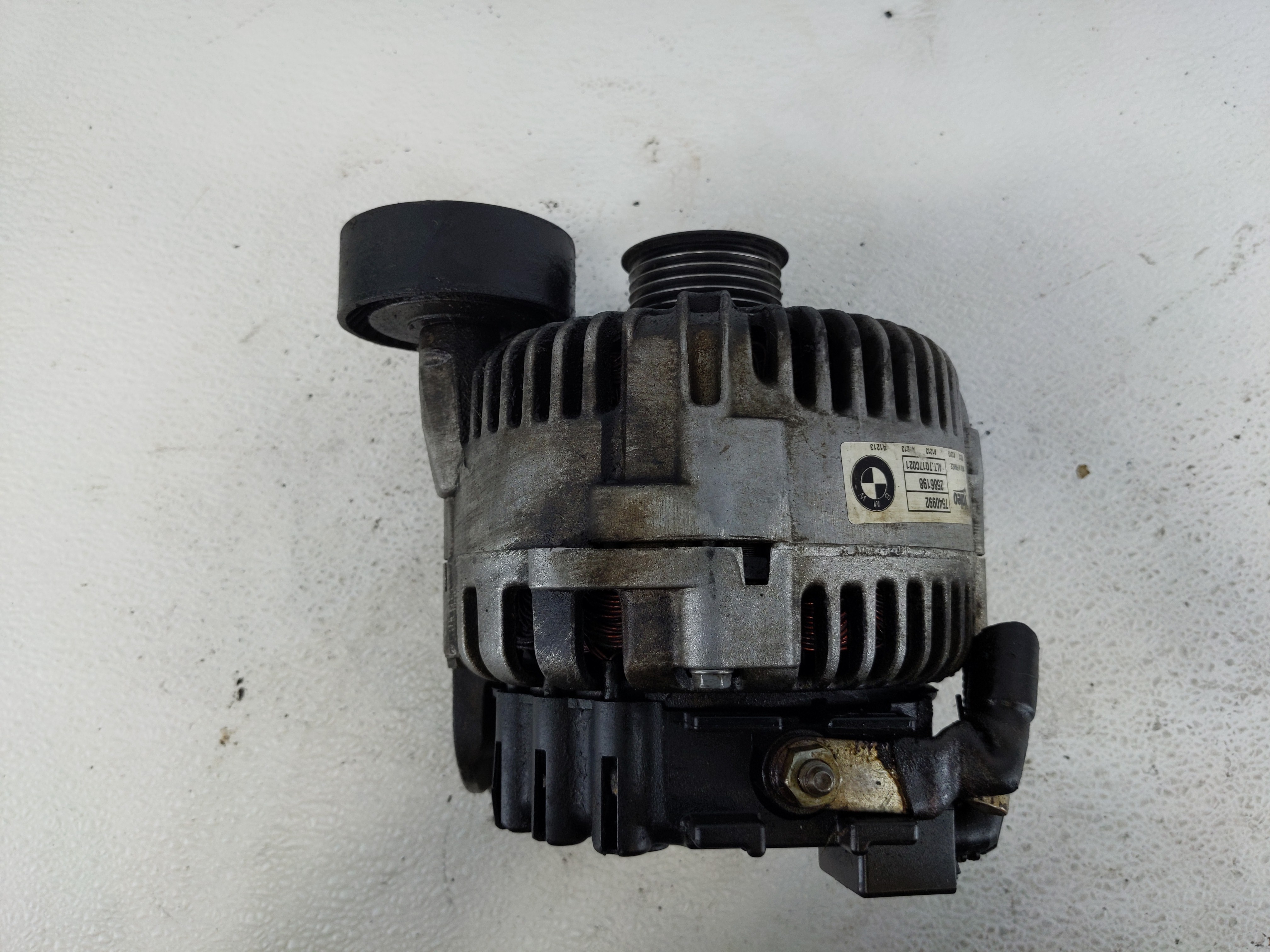 2004-2005 Bmw 745i Alternator Generator Charging Assembly Engine Oem 1110404 - Oemusedautoparts1.com