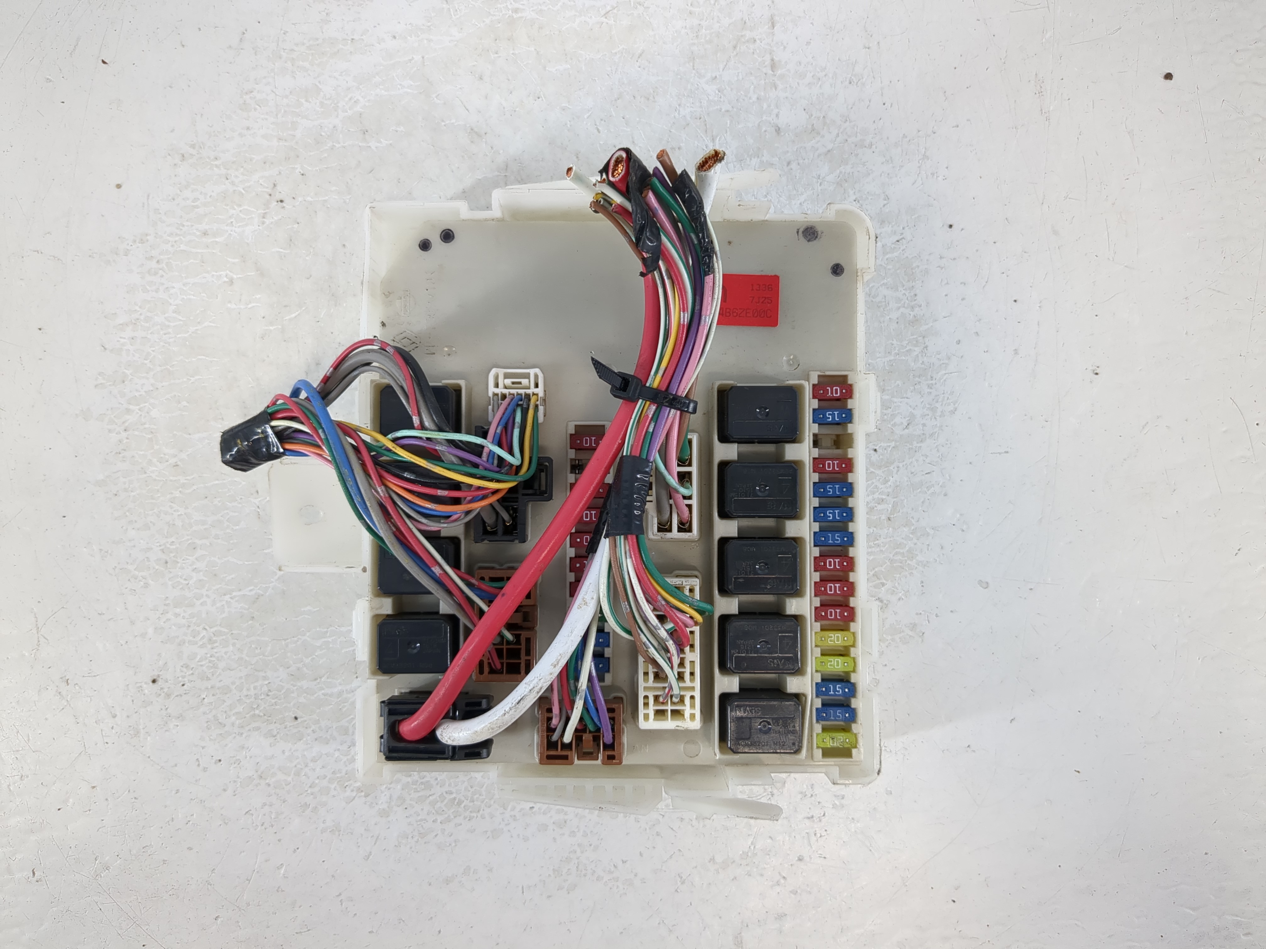 2007-2010 Nissan Titan Fusebox Fuse Box Relay Module 284b6ze00c 1110408 - Oemusedautoparts1.com