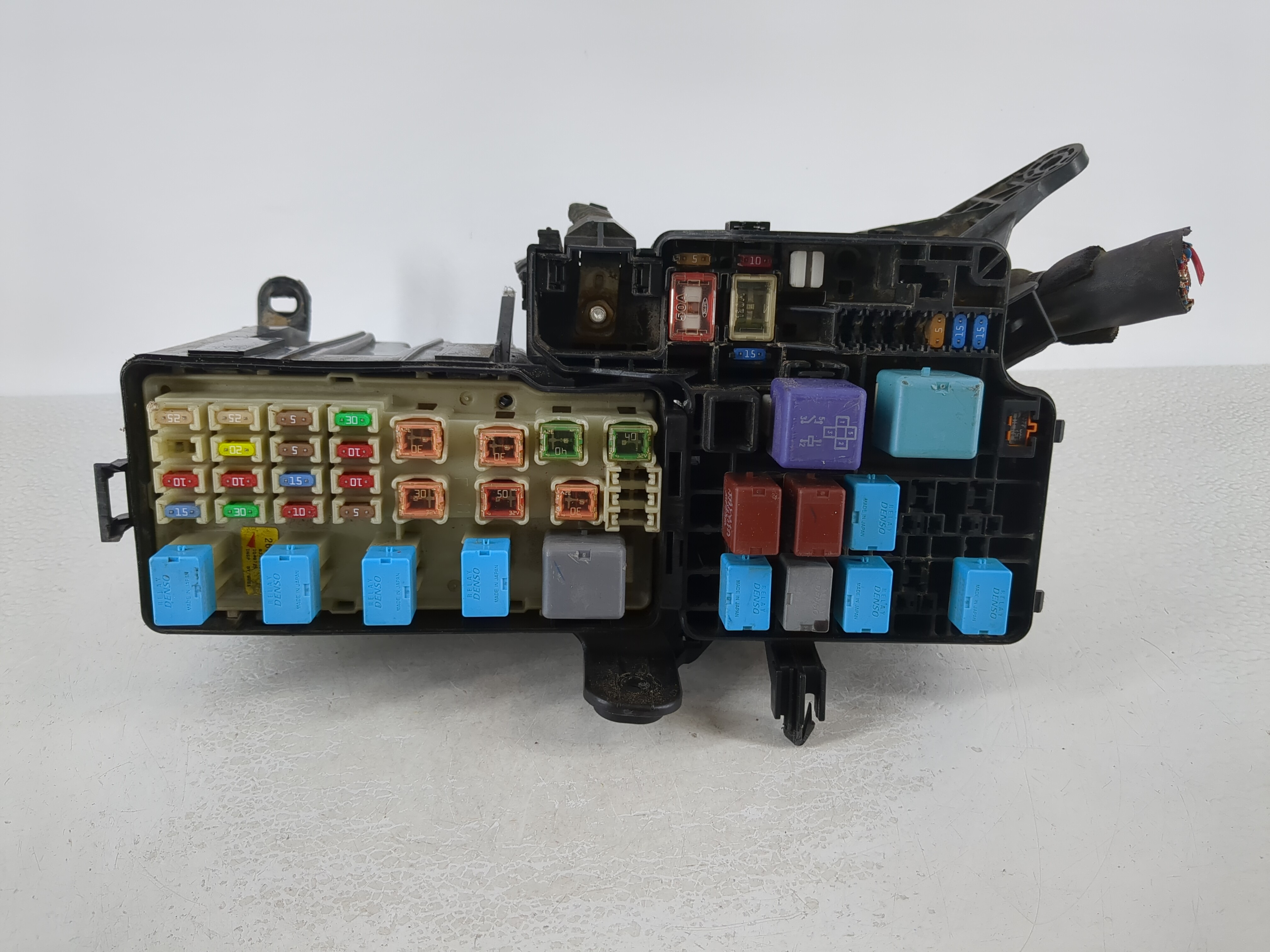 2004-2006 Lexus Es330 Fusebox Fuse Box Relay Module 1110572 - Oemusedautoparts1.com