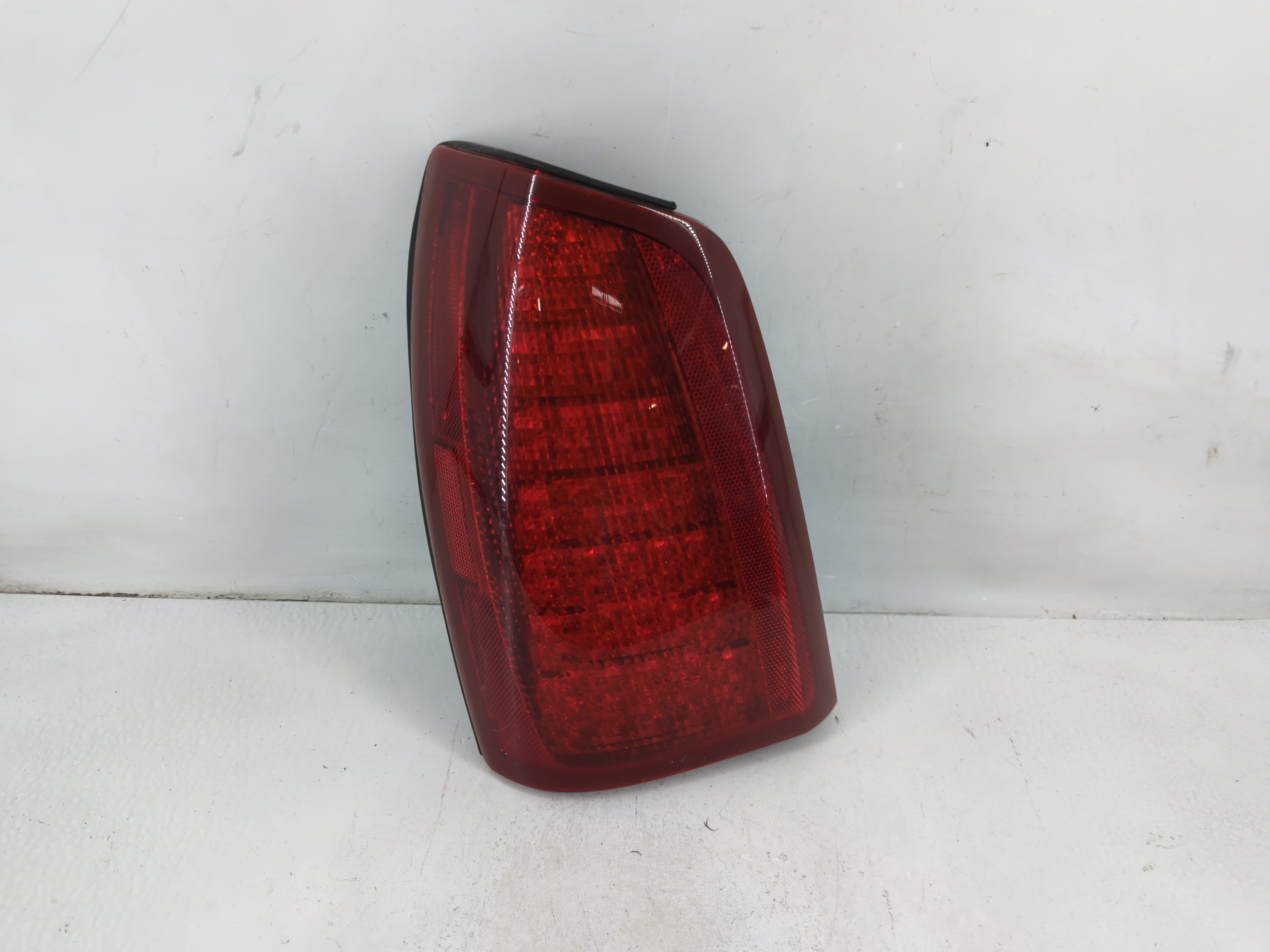 2000-2005 Cadillac Deville Passenger Right Side Tail Light Taillight Oem 1110604 - Oemusedautoparts1.com